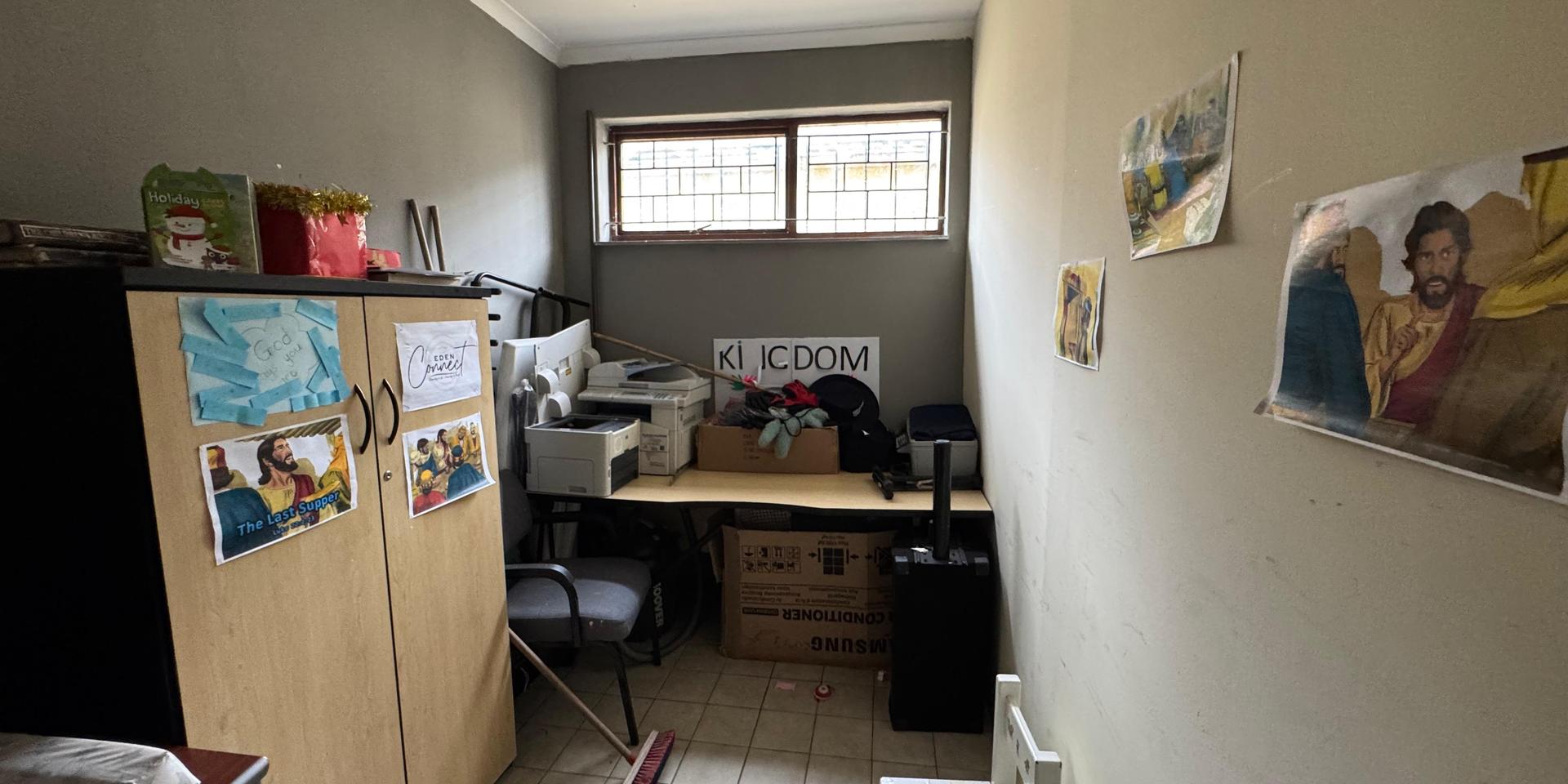 Image 3 of 6