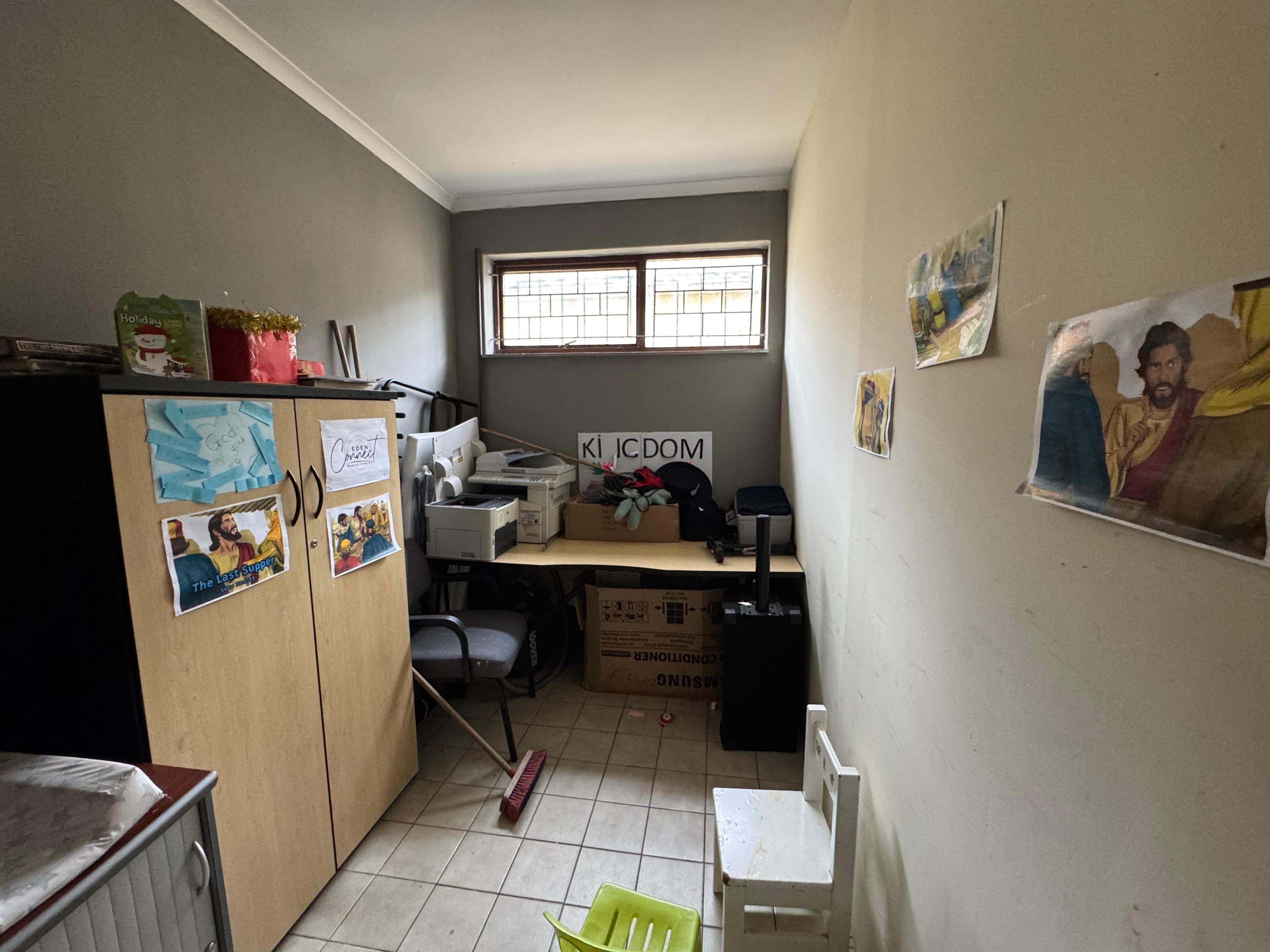 Image 3 of 6
