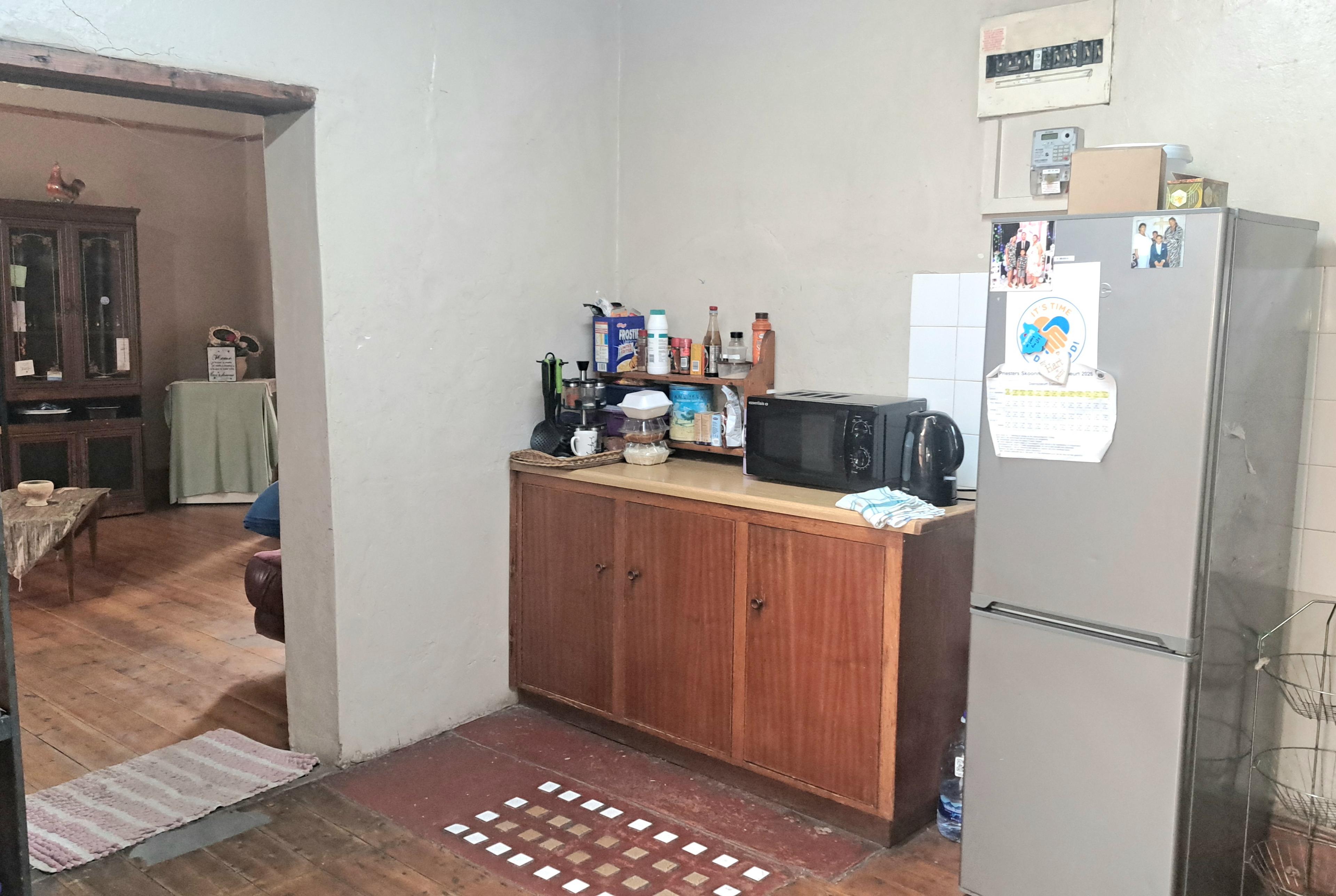 Image 2 of 6