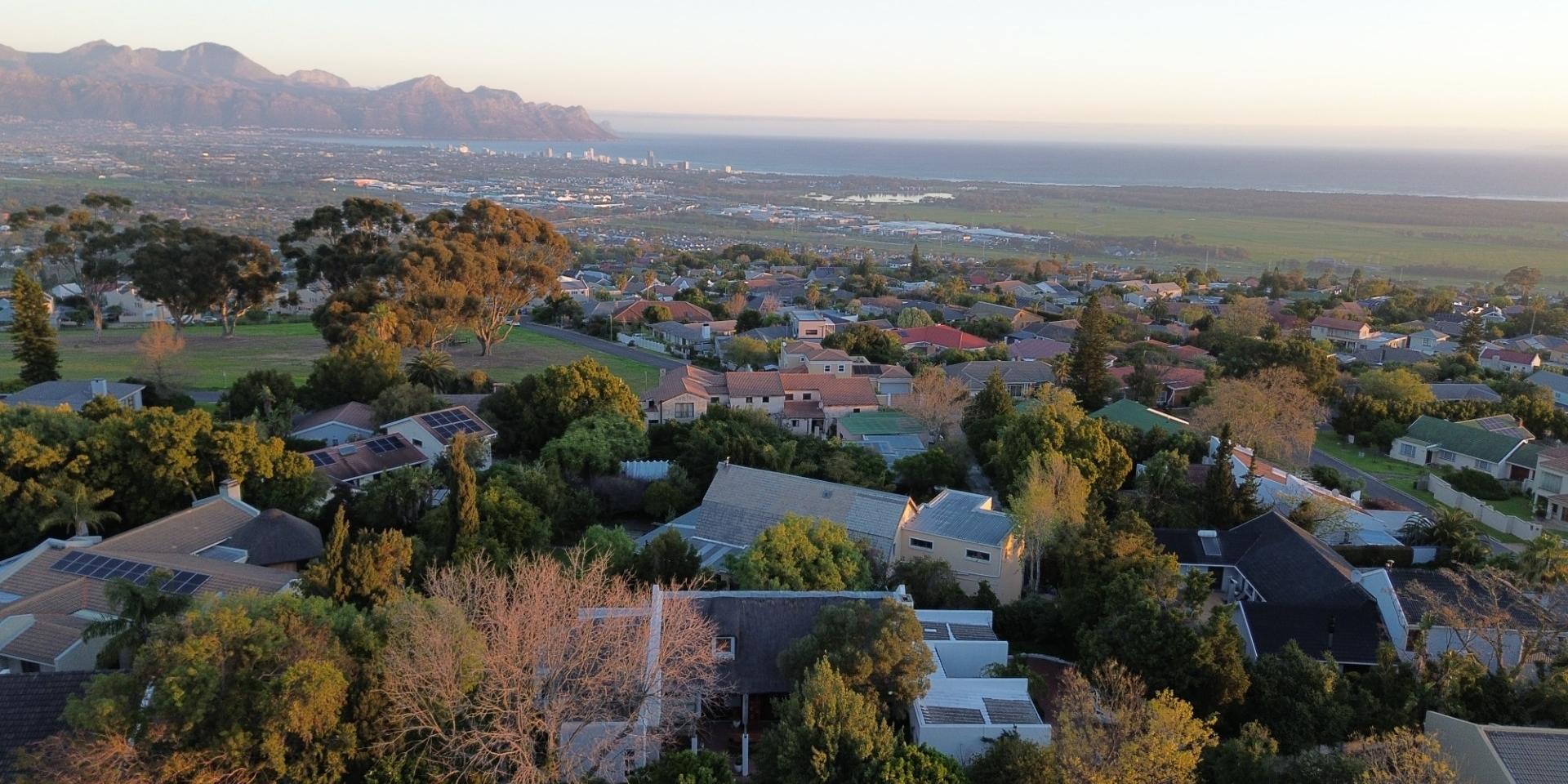 Image 4 of 6