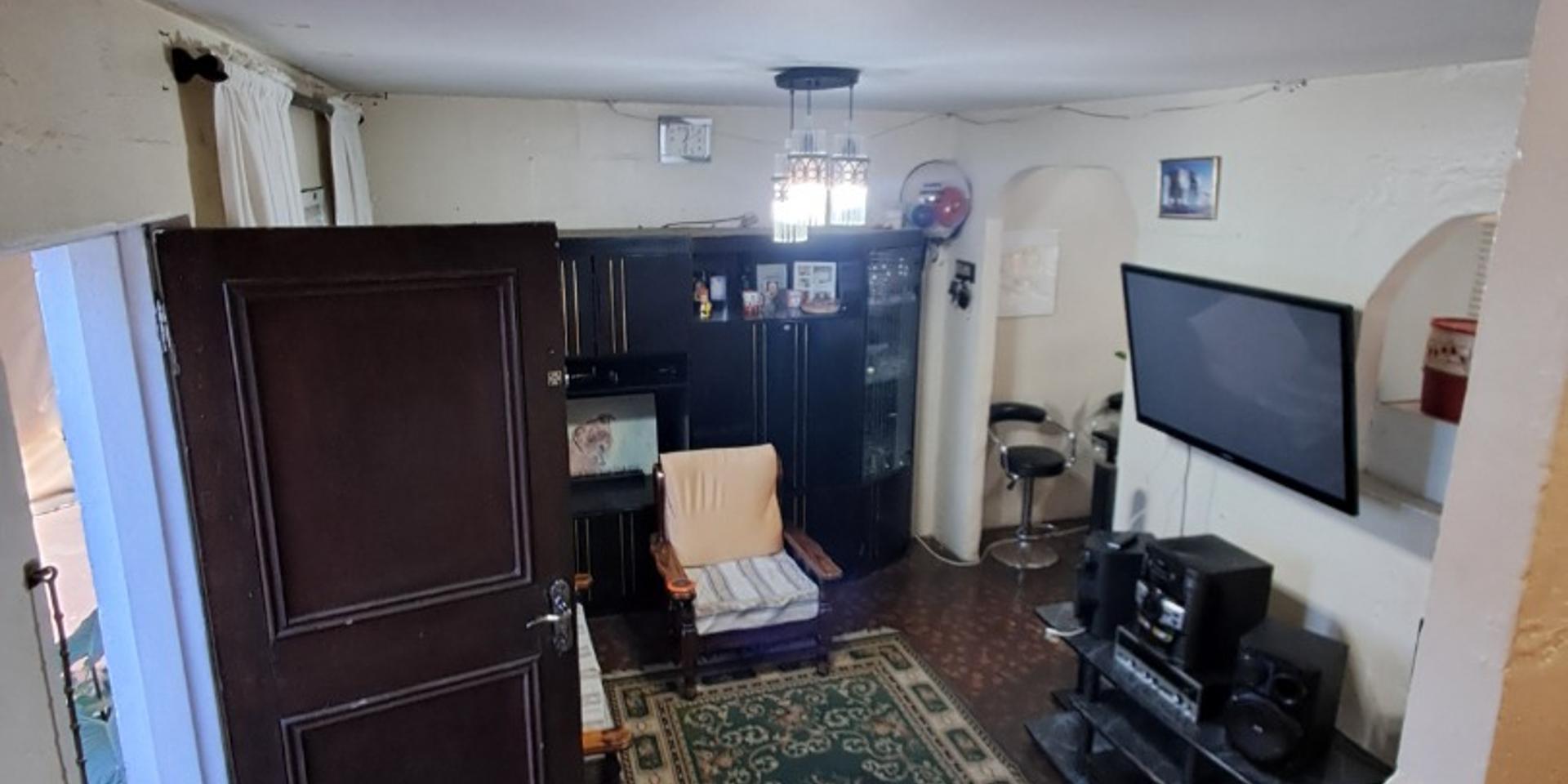 Image 3 of 6
