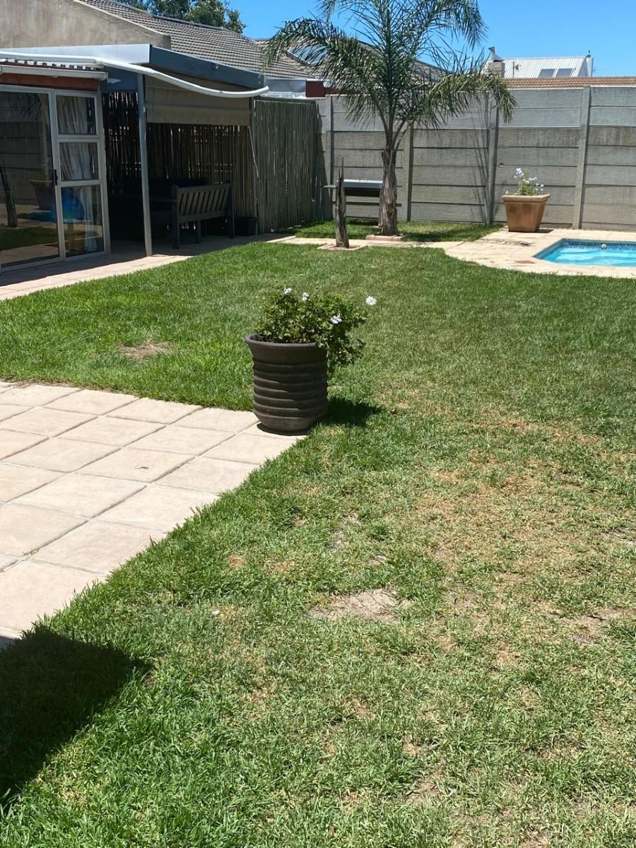 Image 3 of 6