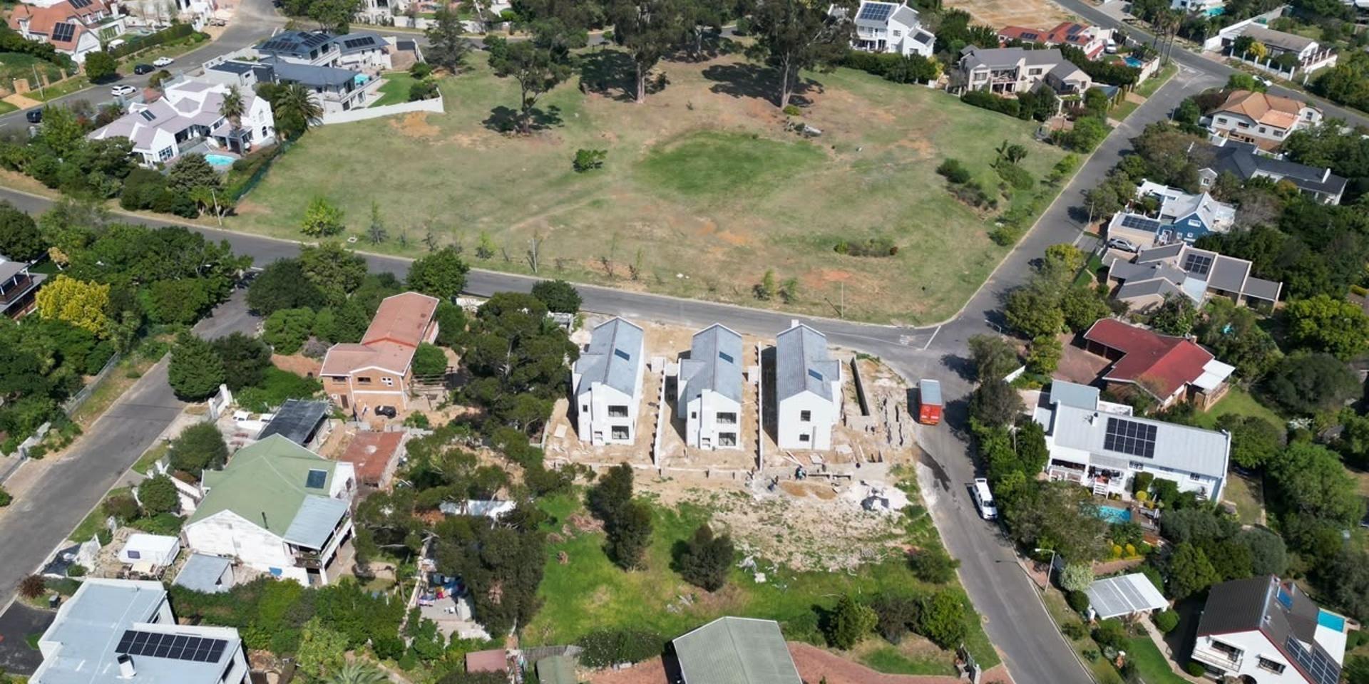 Image 2 of 6