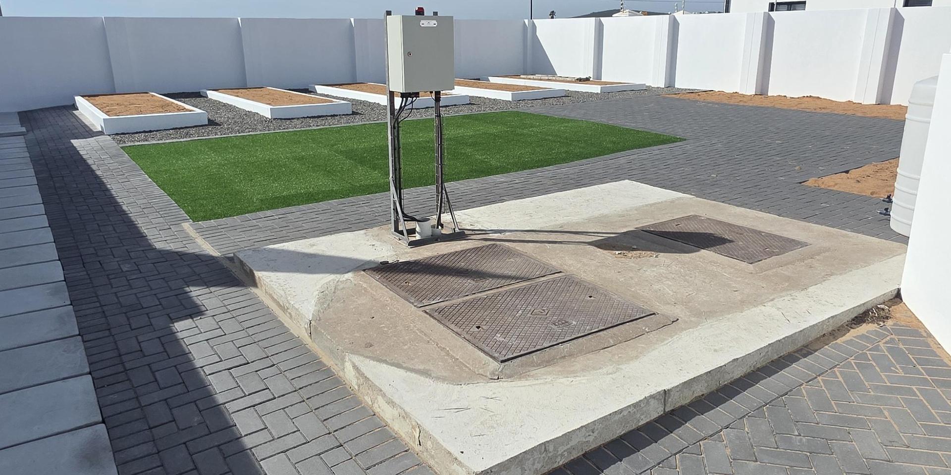 Image 2 of 6