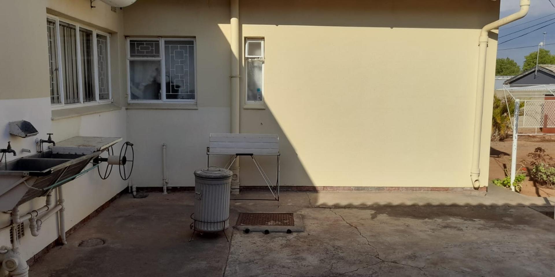 Image 2 of 6