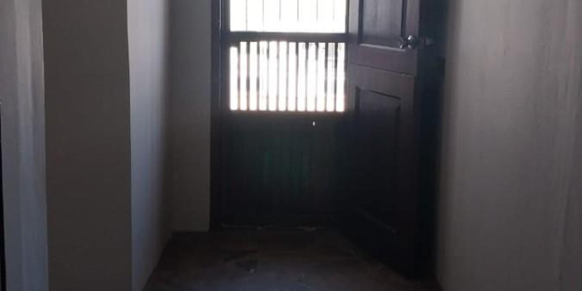 Image 2 of 6