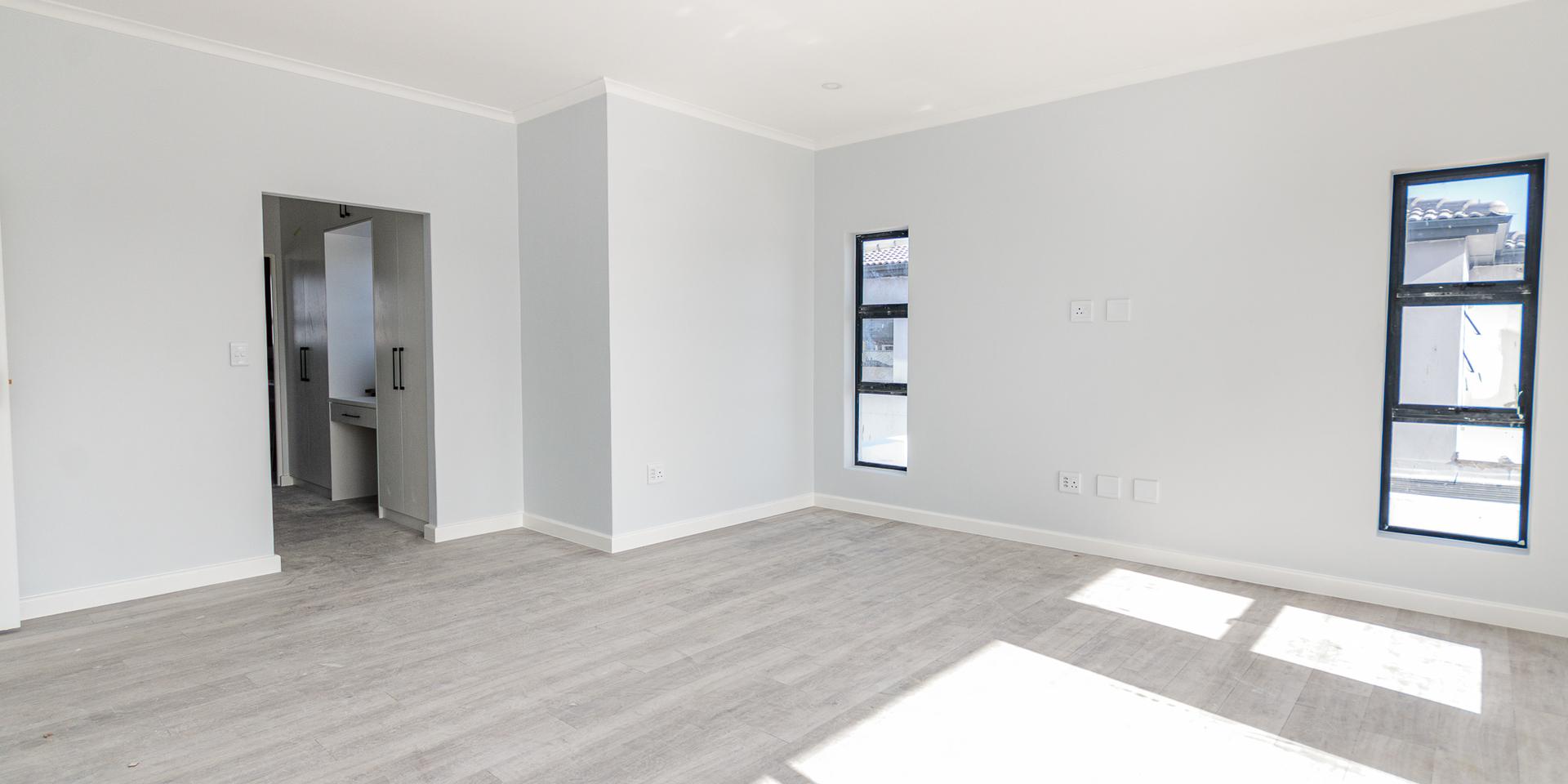Image 4 of 6