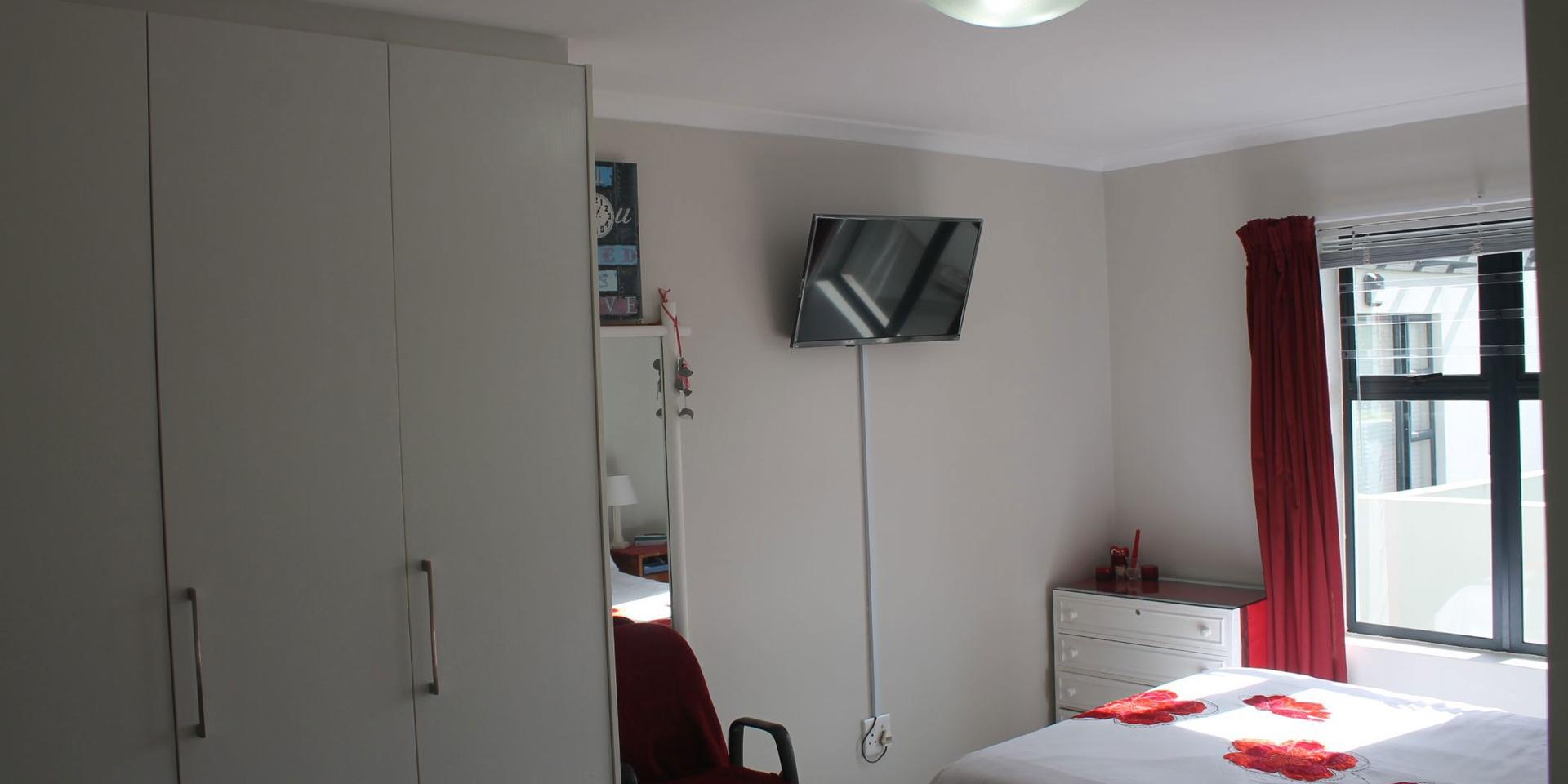 Image 4 of 6