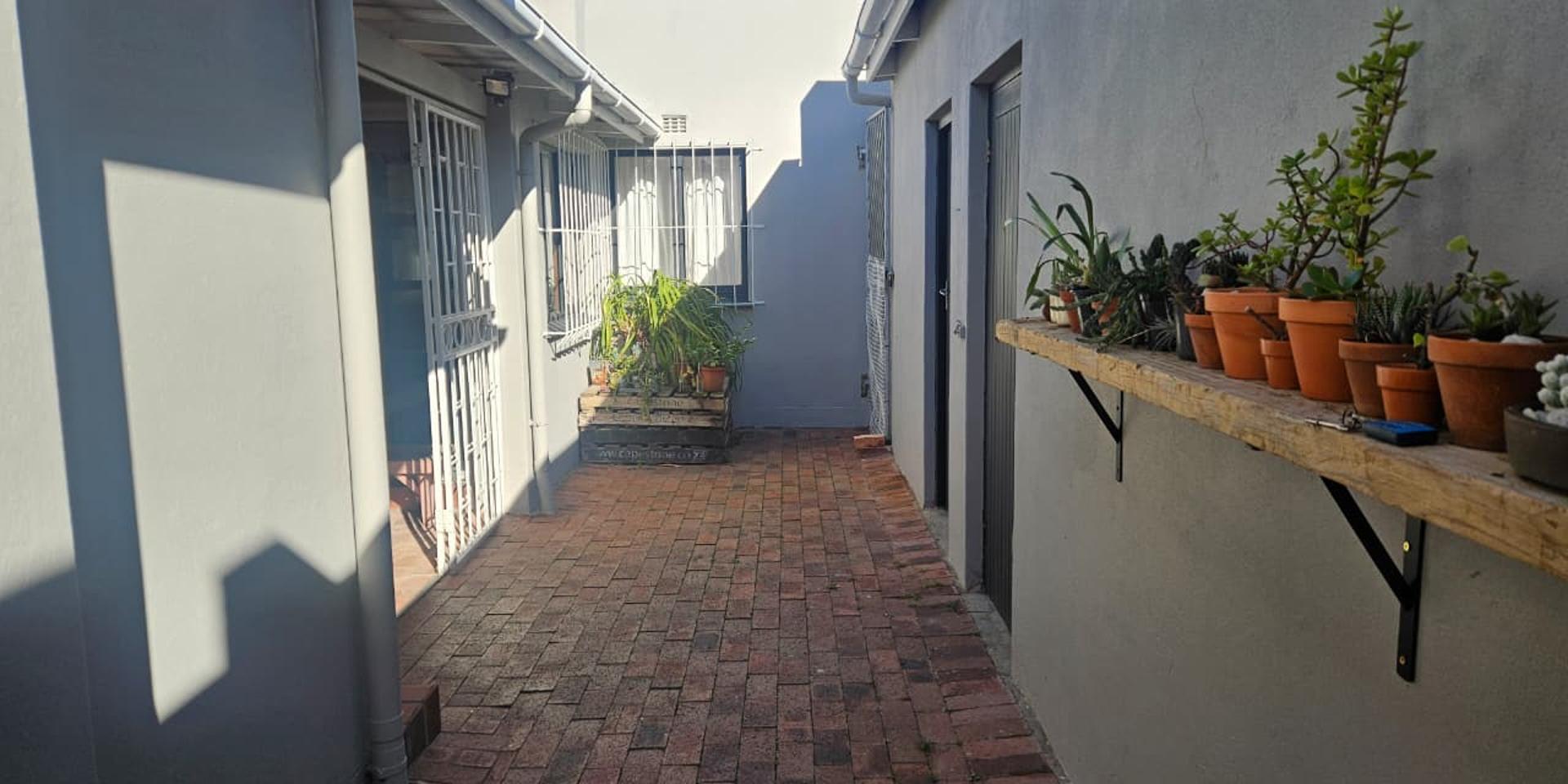 Image 4 of 6