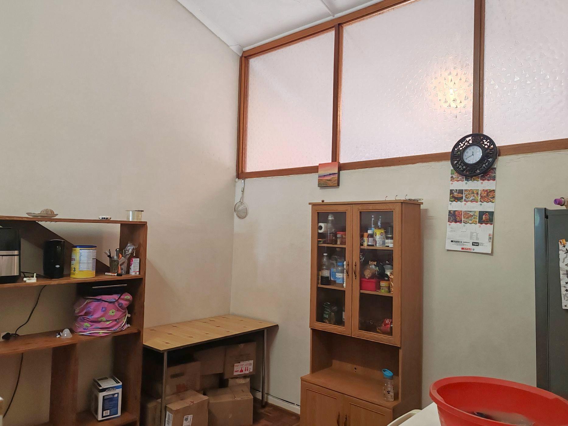 Image 4 of 6