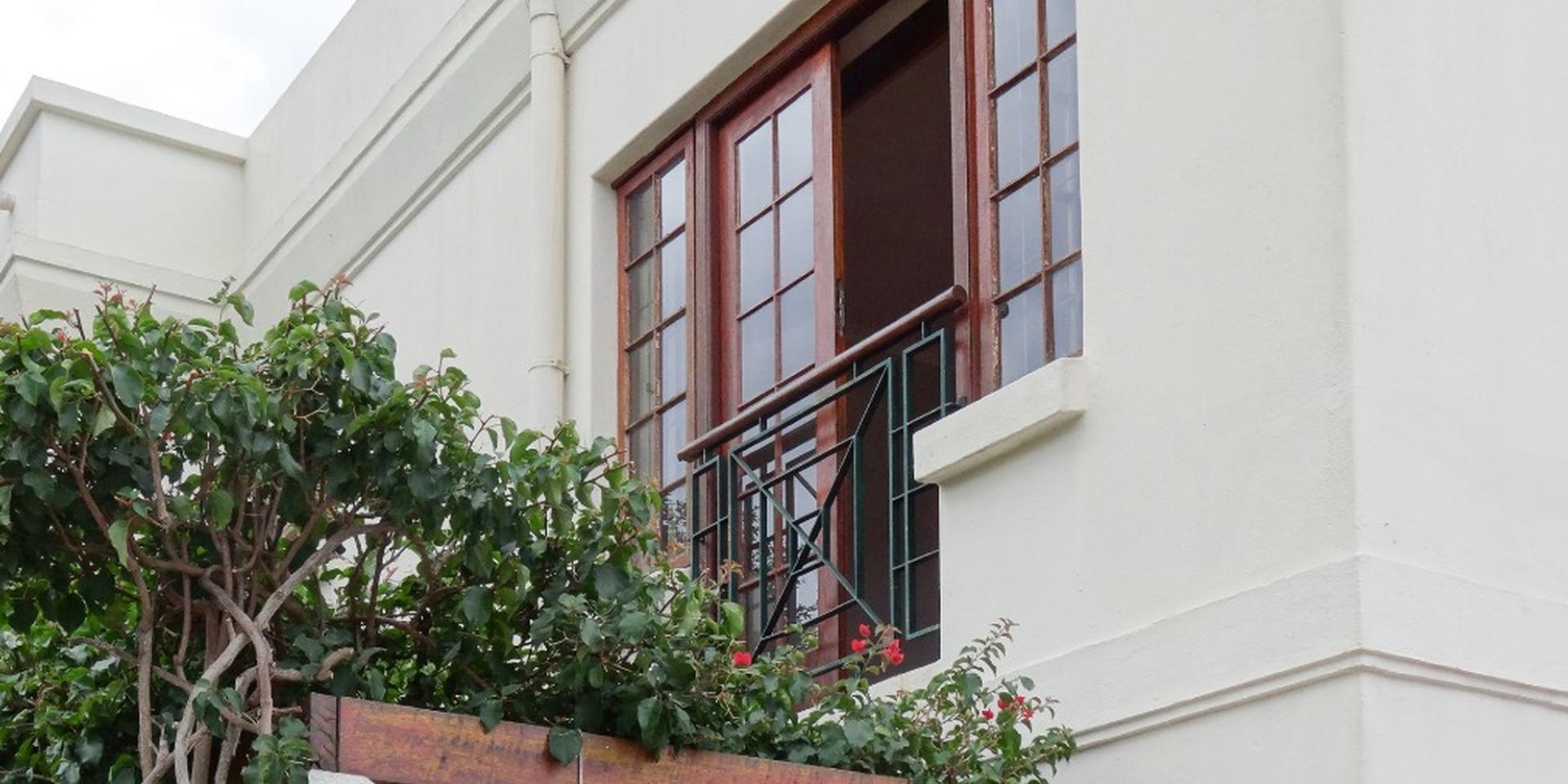Image 2 of 6