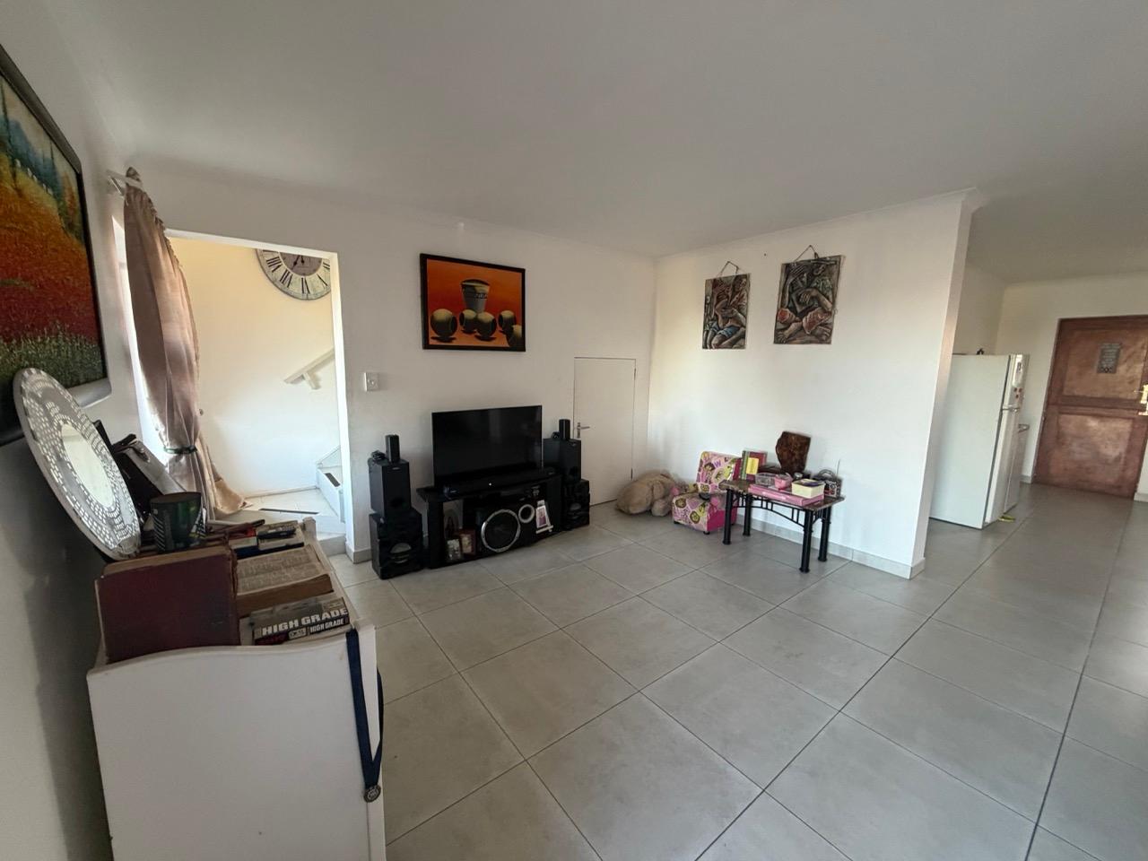 Image 4 of 6