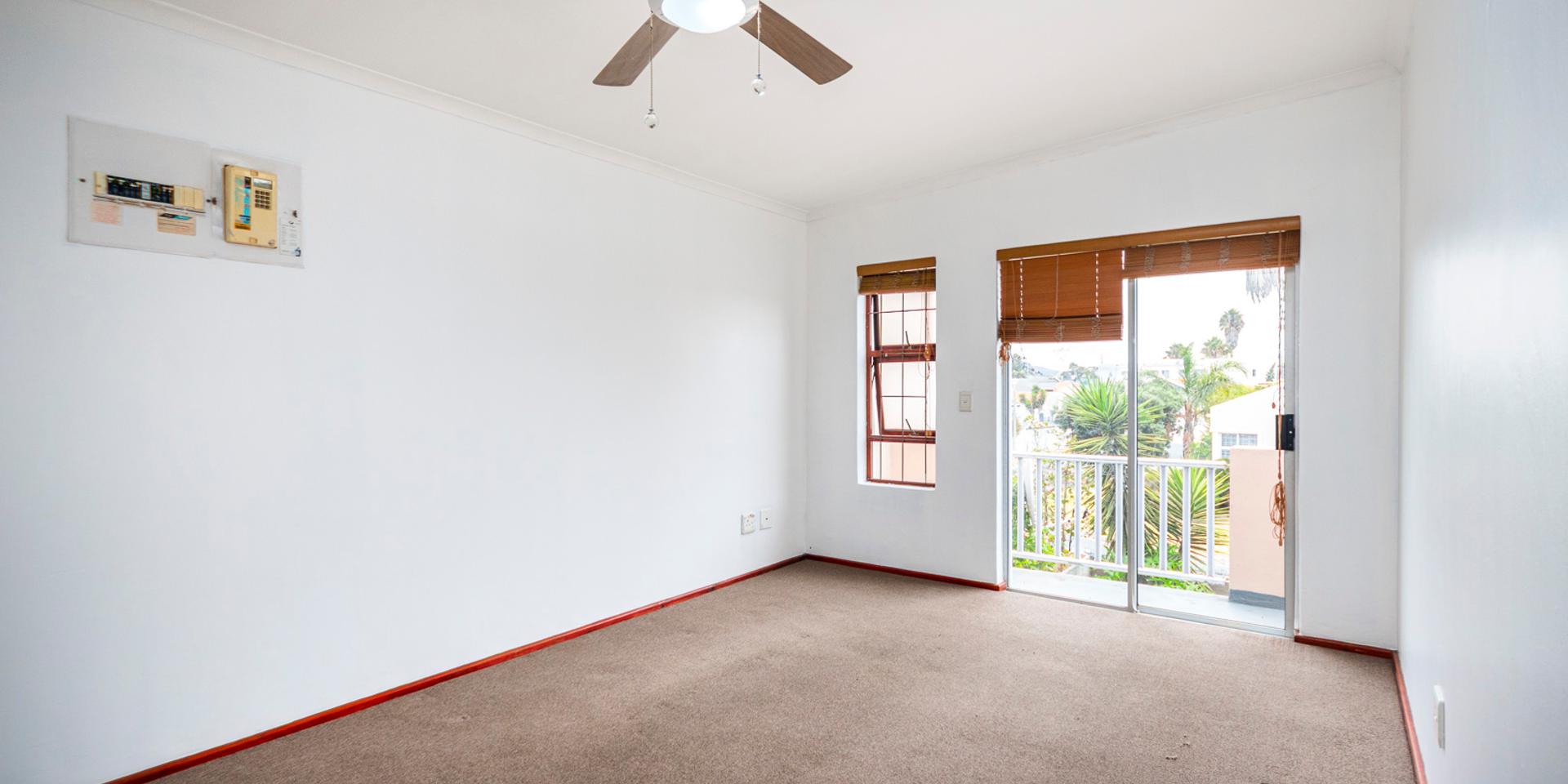 Image 4 of 6