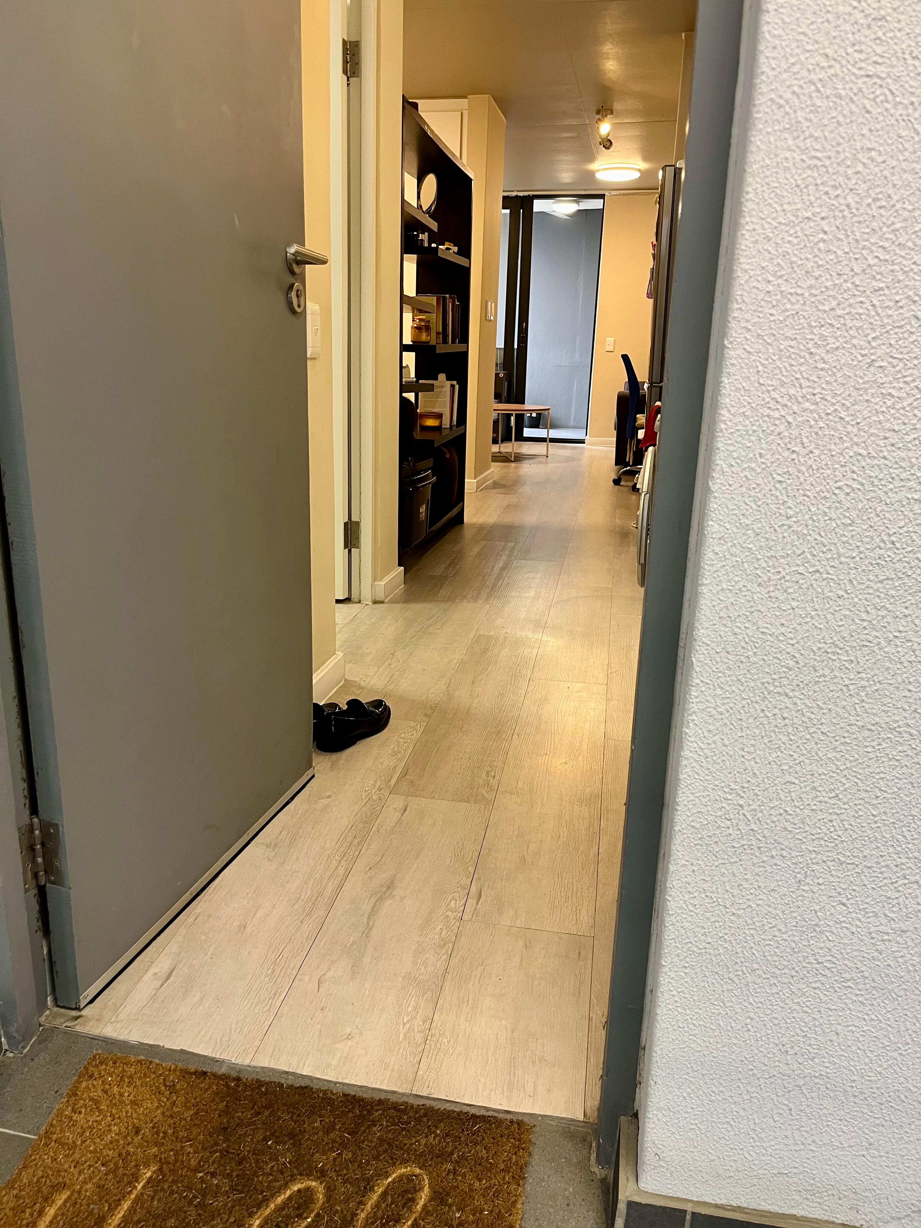 Image 4 of 6