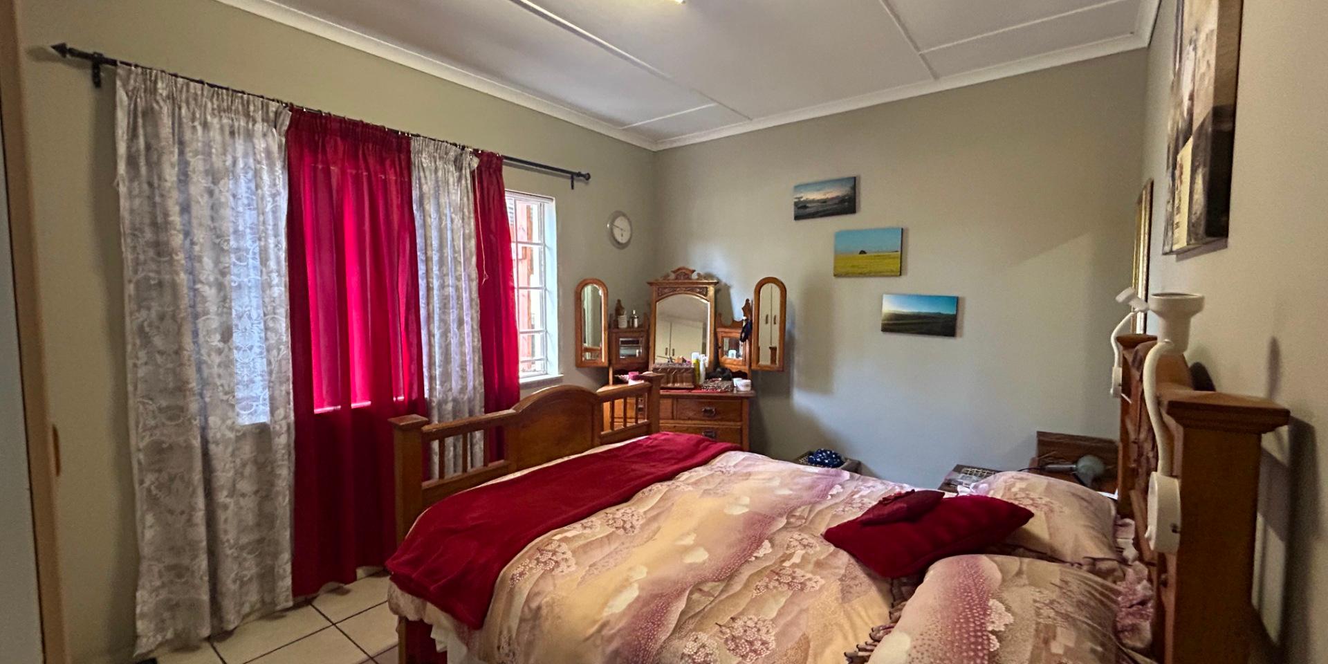 Image 2 of 6