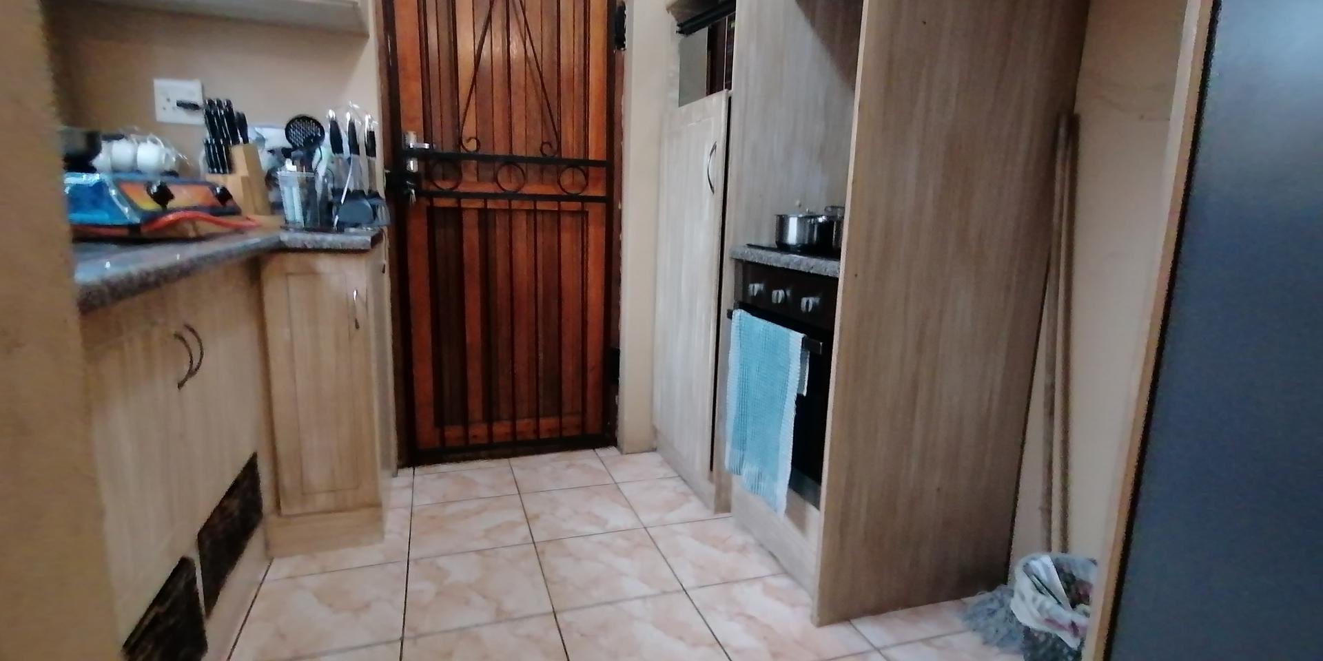 Image 4 of 6
