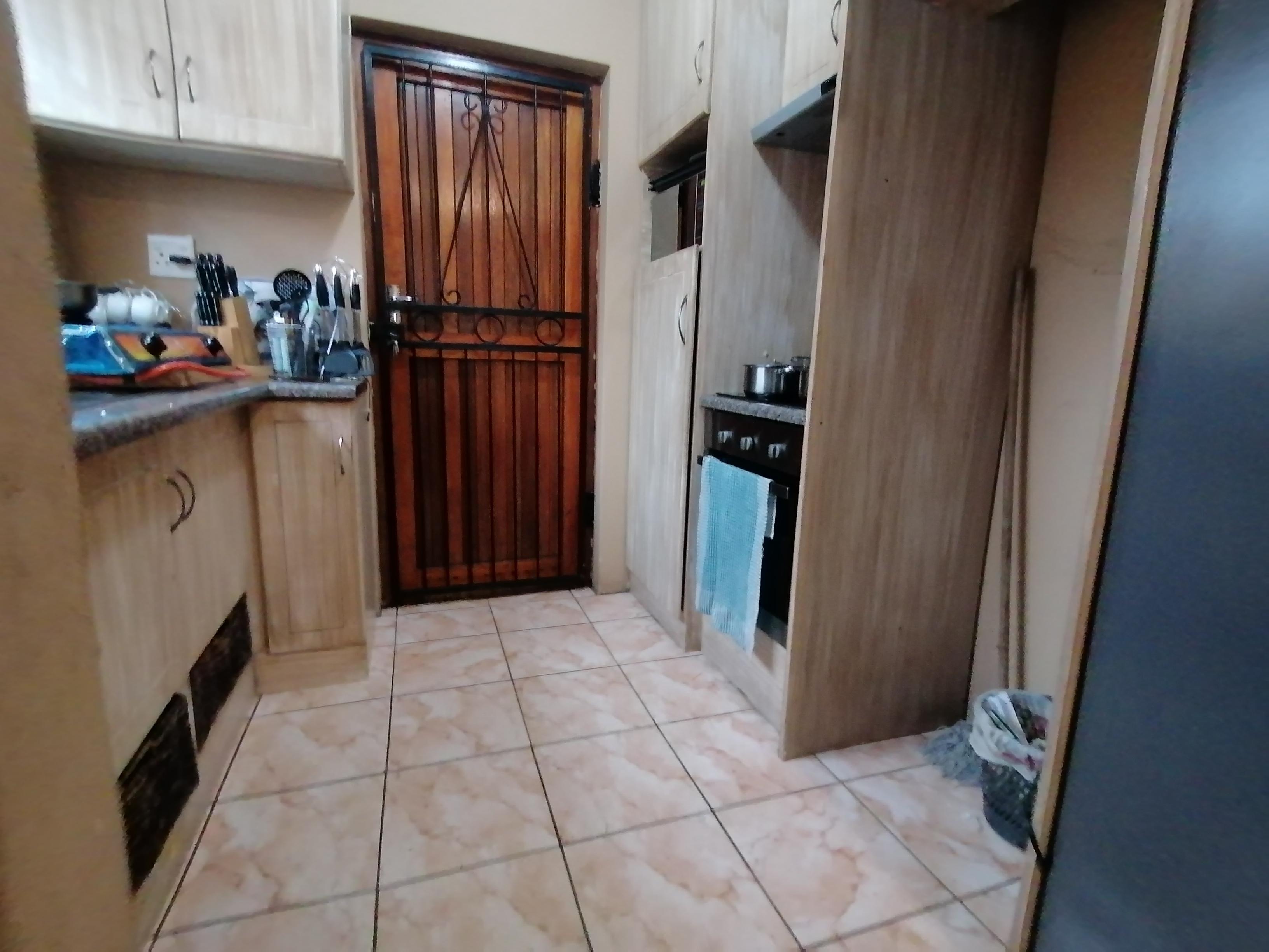 Image 4 of 6