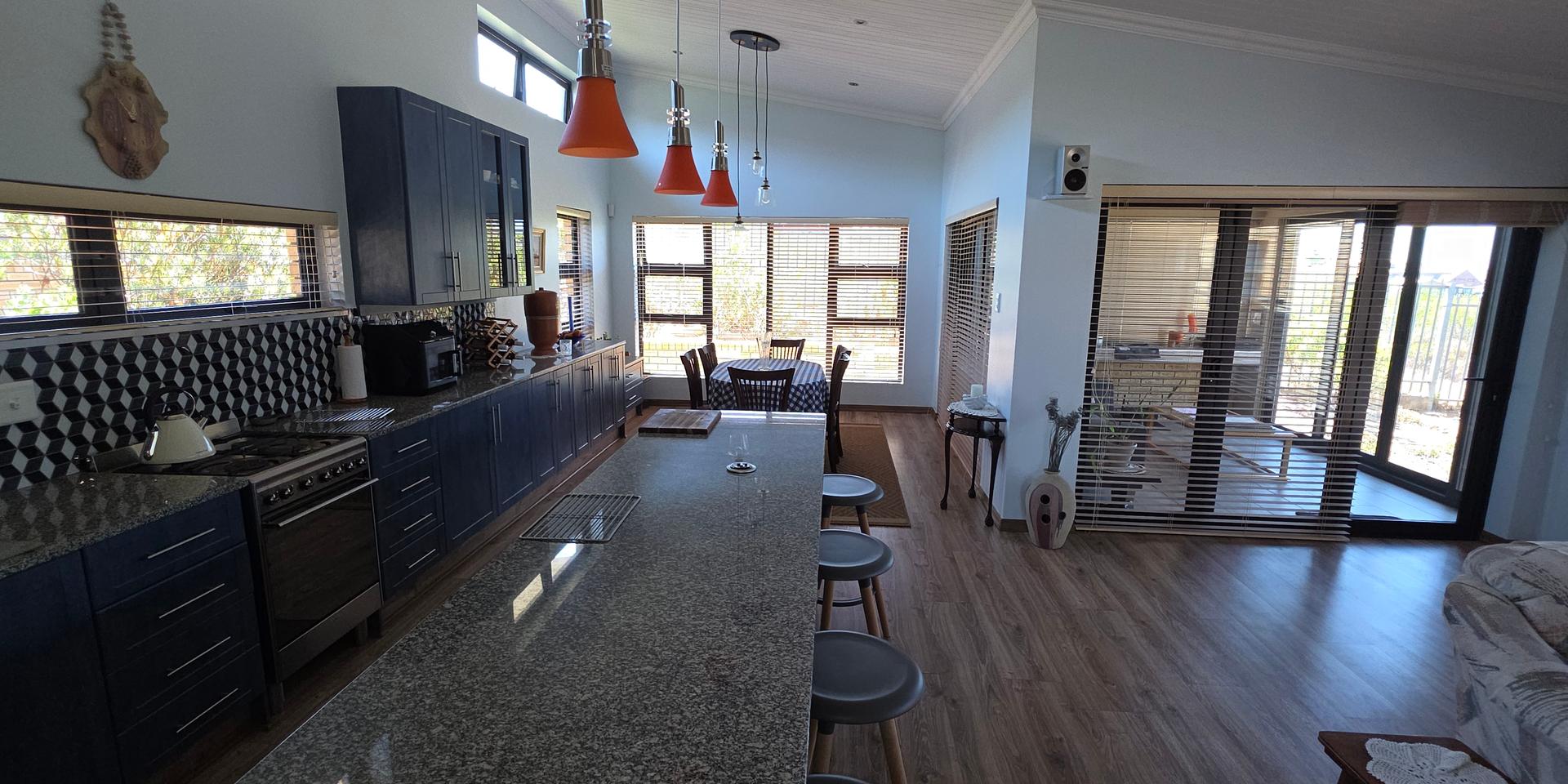 Image 3 of 6