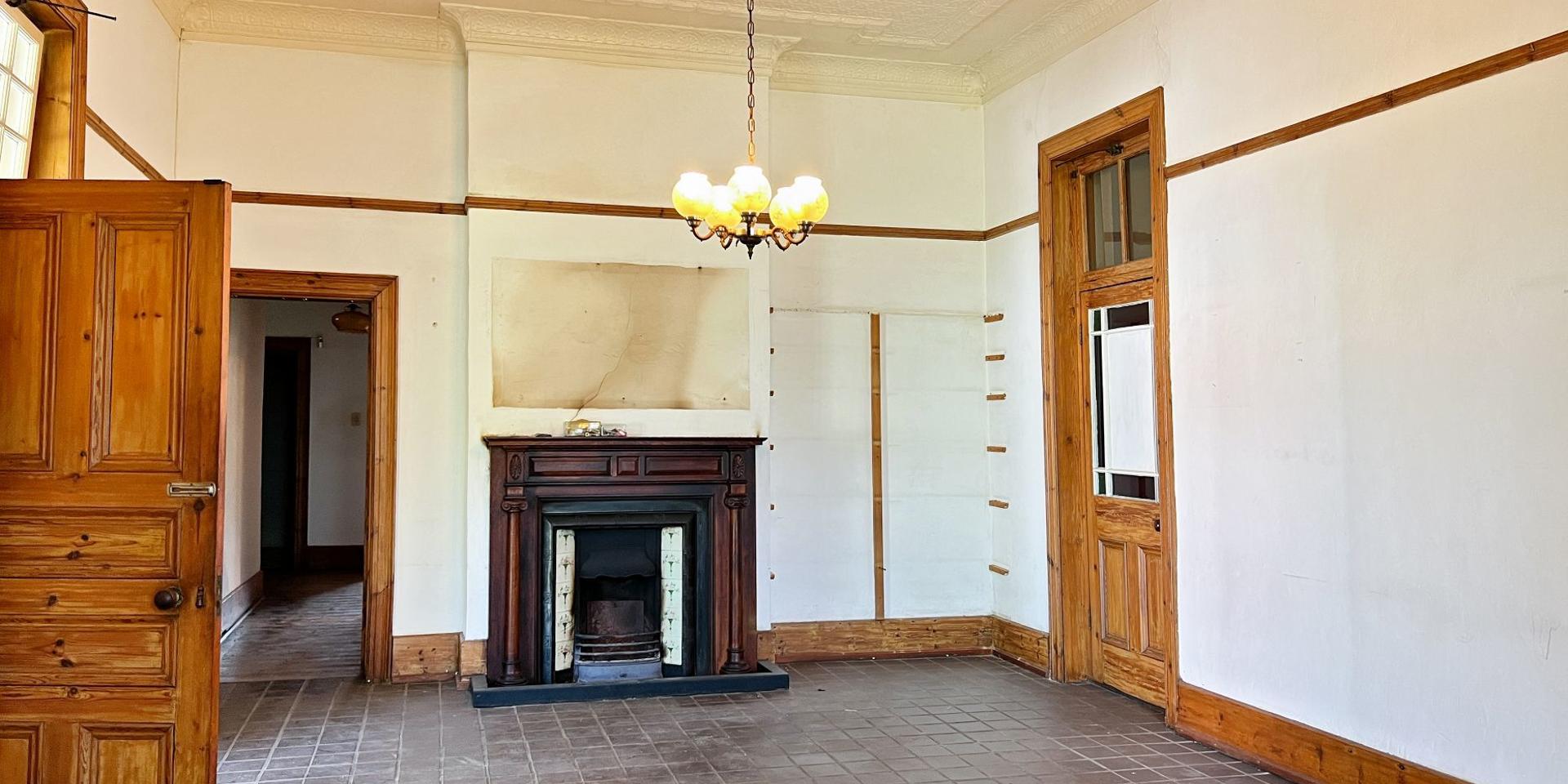 Image 4 of 6