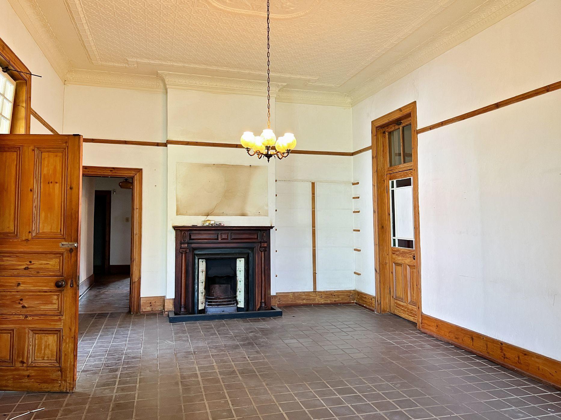 Image 4 of 6