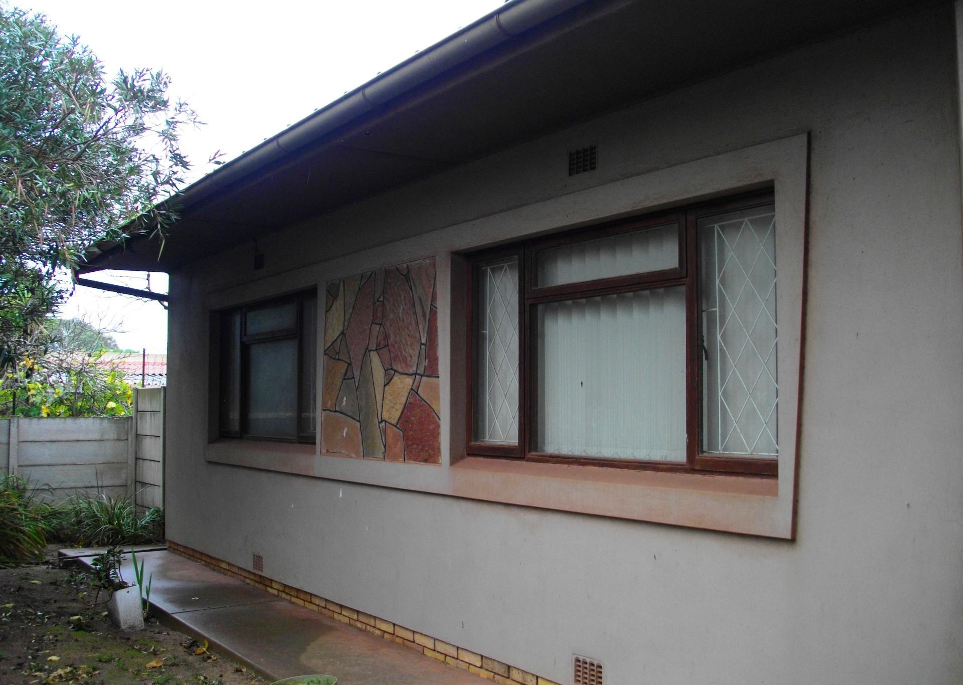Image 2 of 6