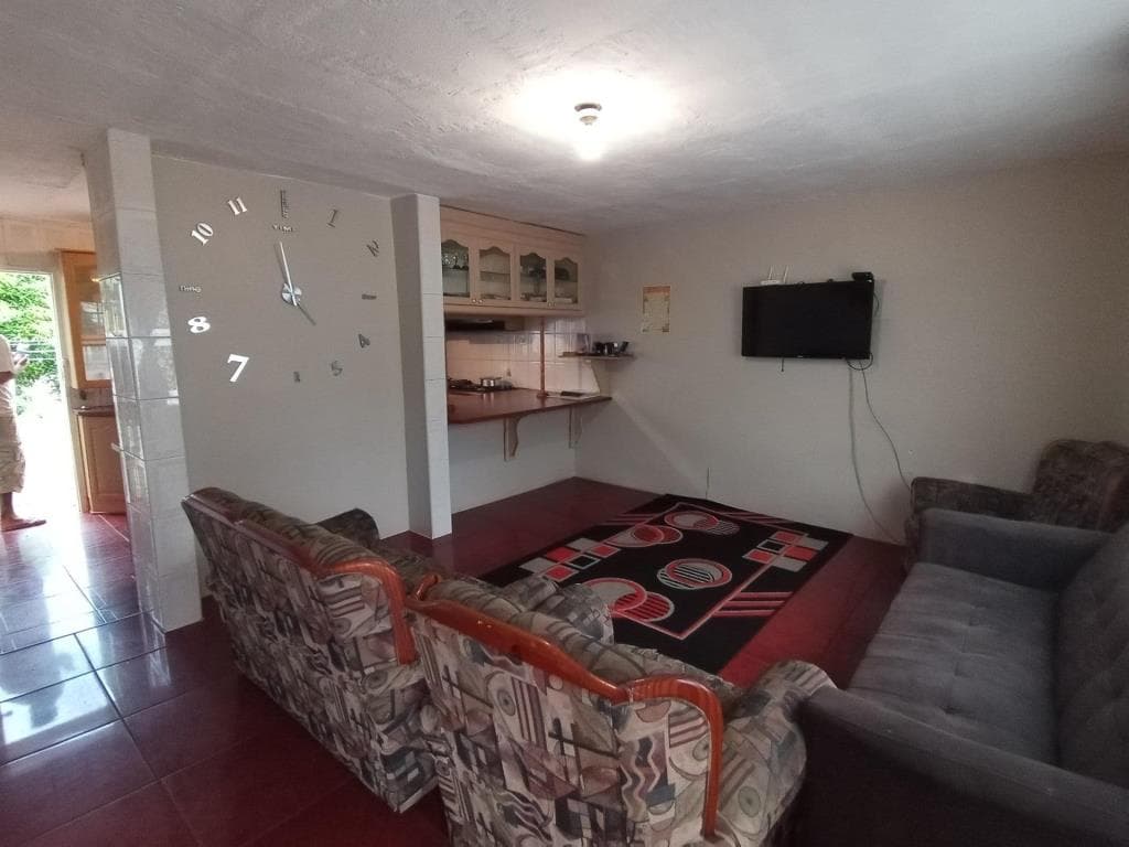 Image 2 of 6