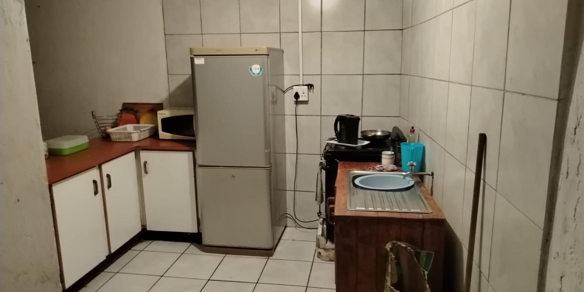 Image 4 of 6