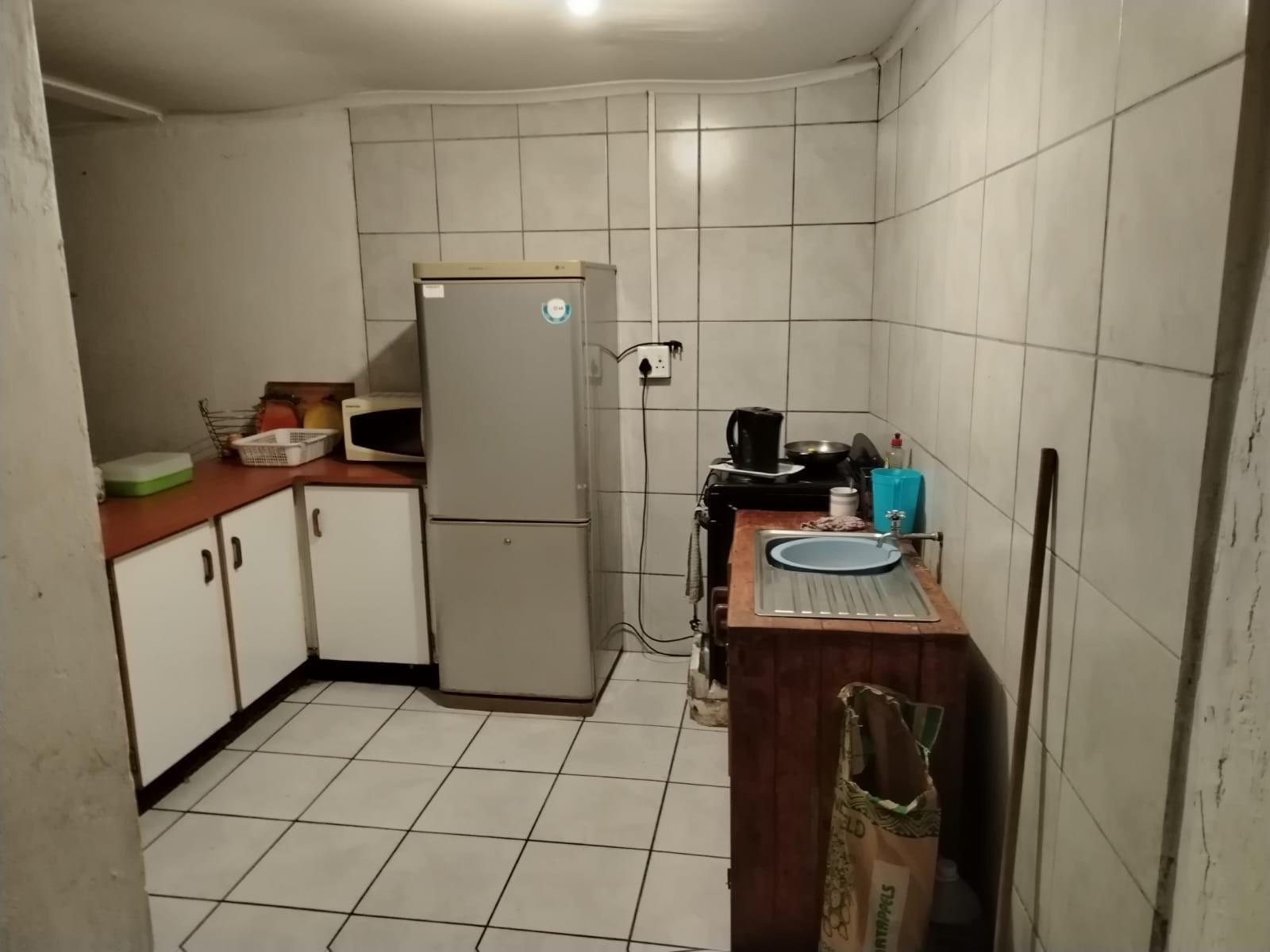 Image 4 of 6
