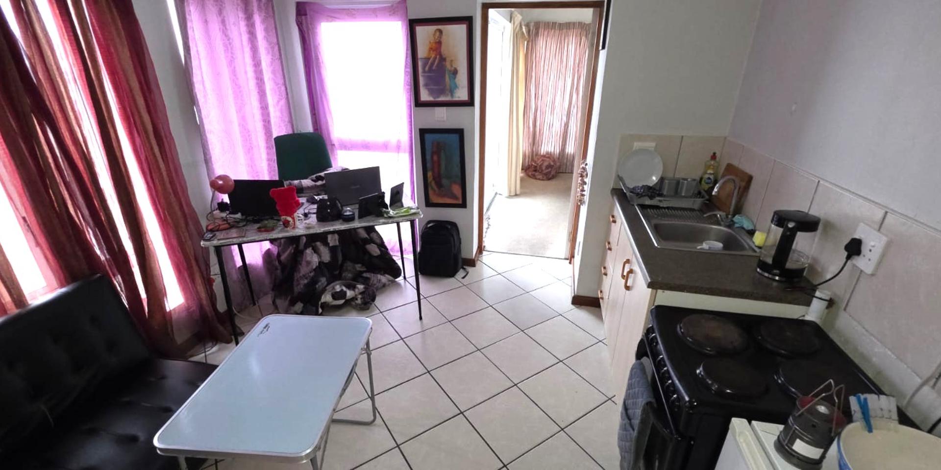 Image 4 of 6