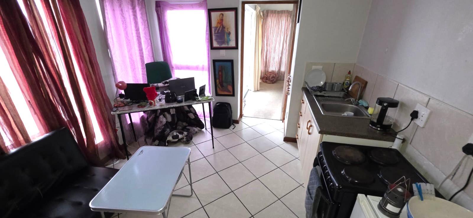 Image 4 of 6