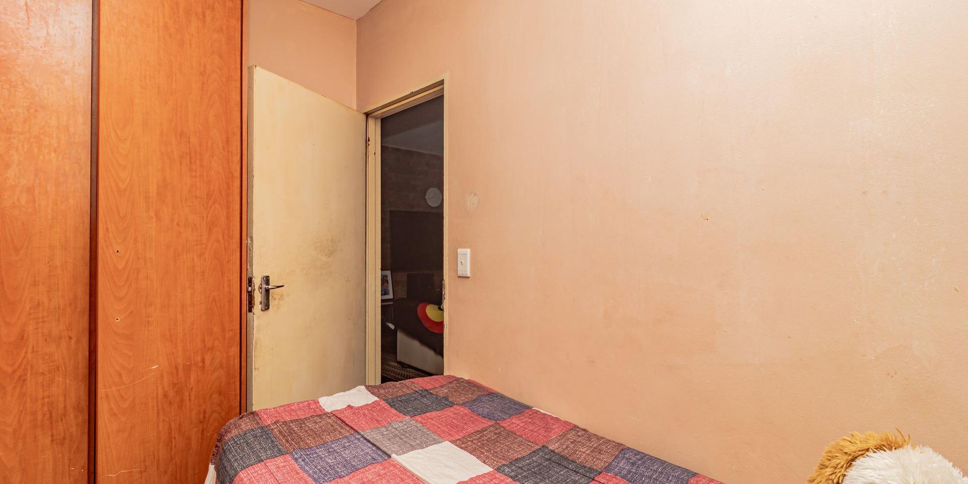 Image 4 of 6