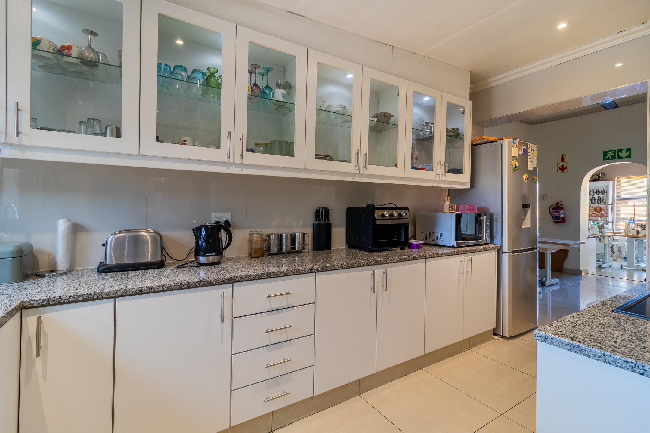 Image 3 of 6