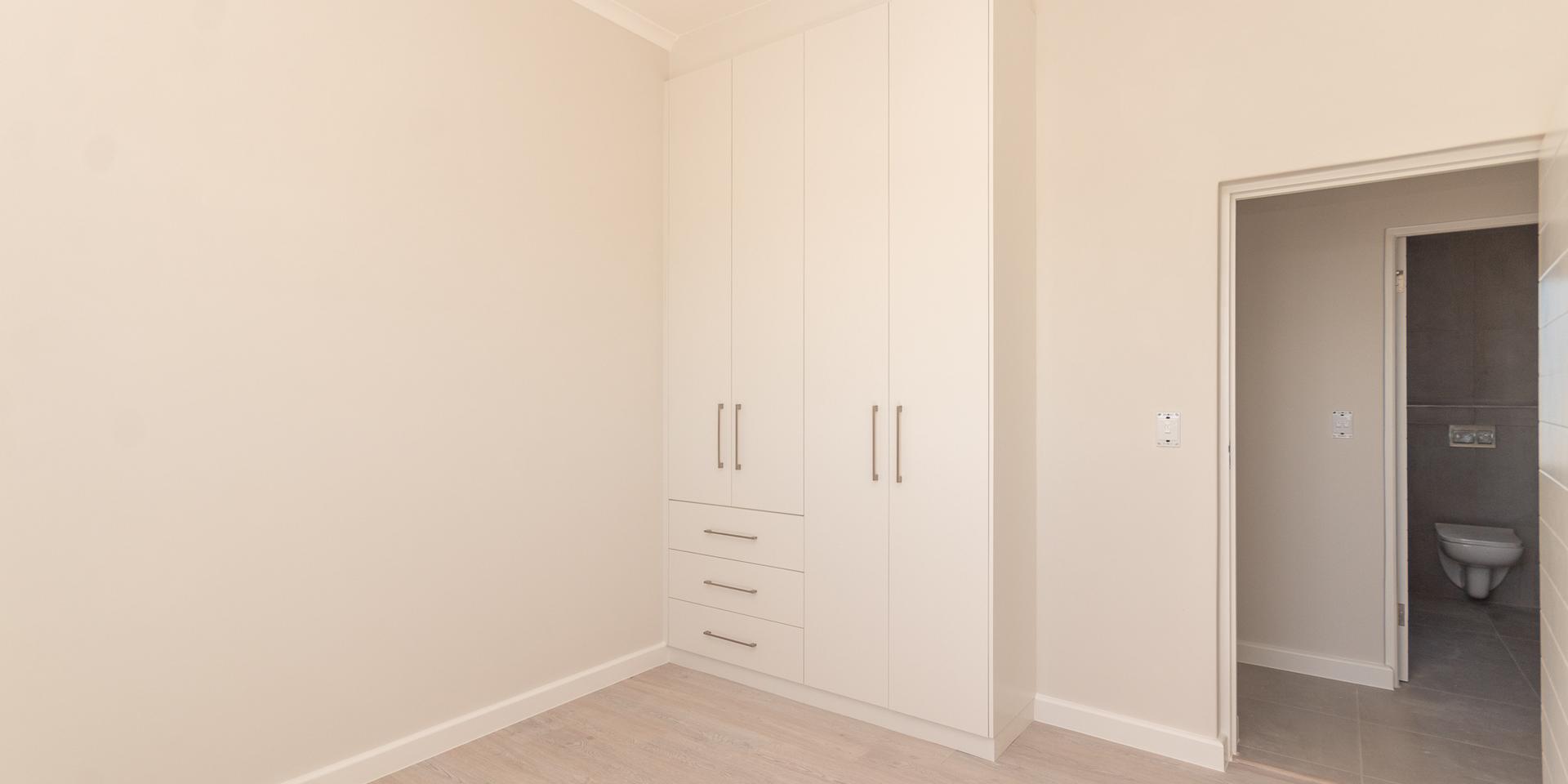 Image 4 of 6