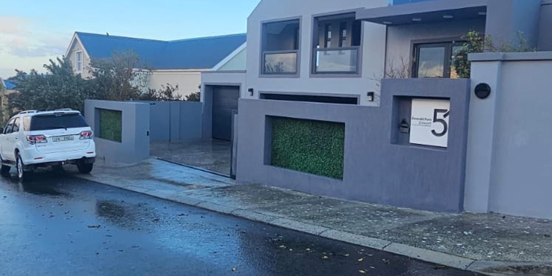 Image 2 of 6
