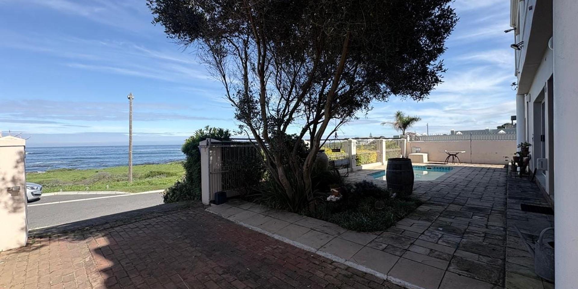 Image 4 of 6