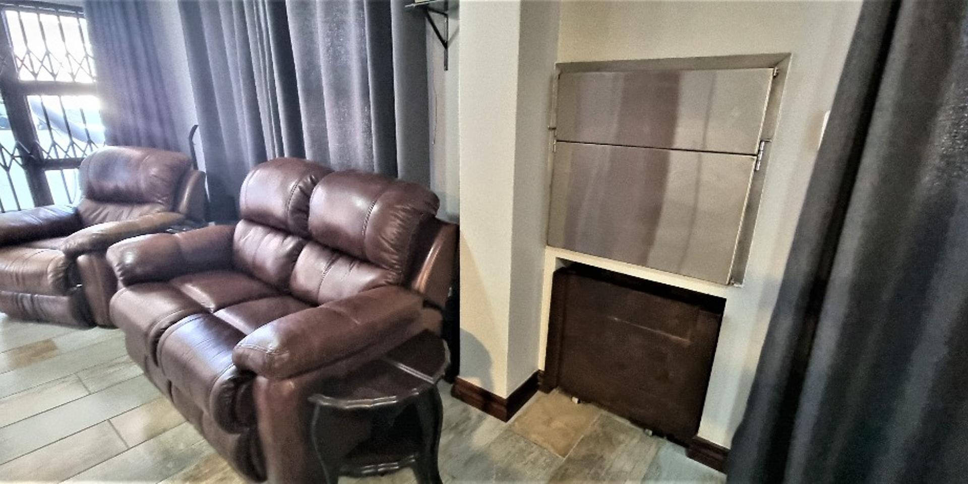 Image 4 of 6