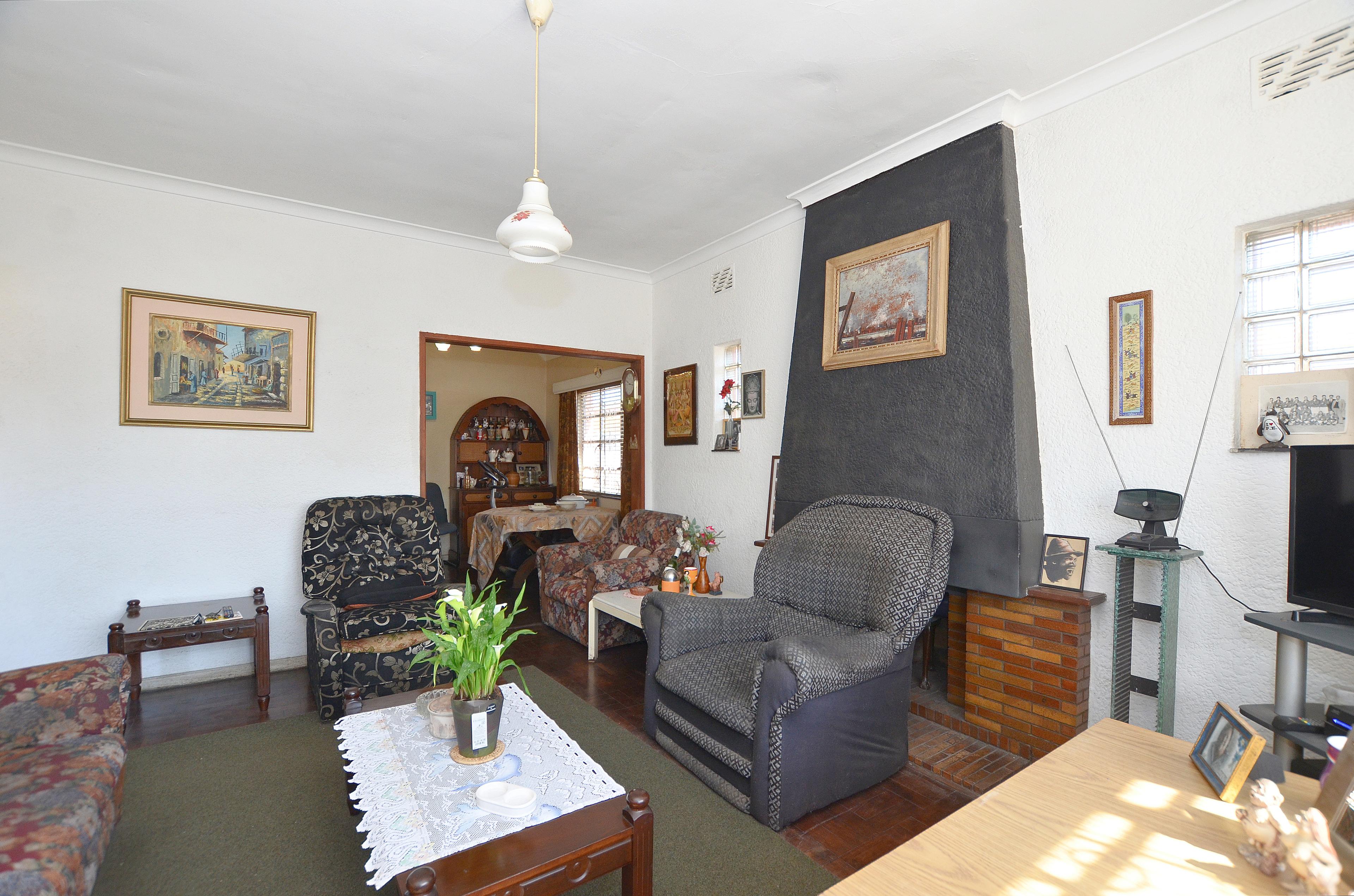 Image 4 of 6