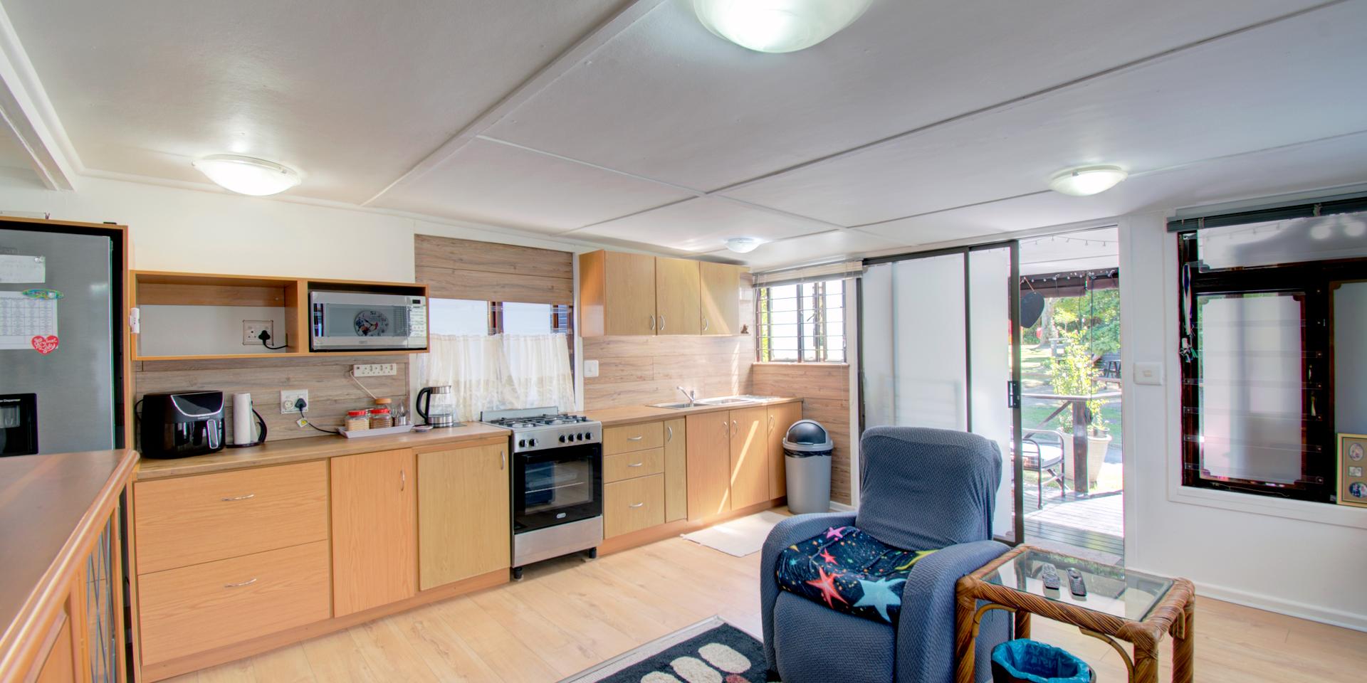 Image 4 of 6