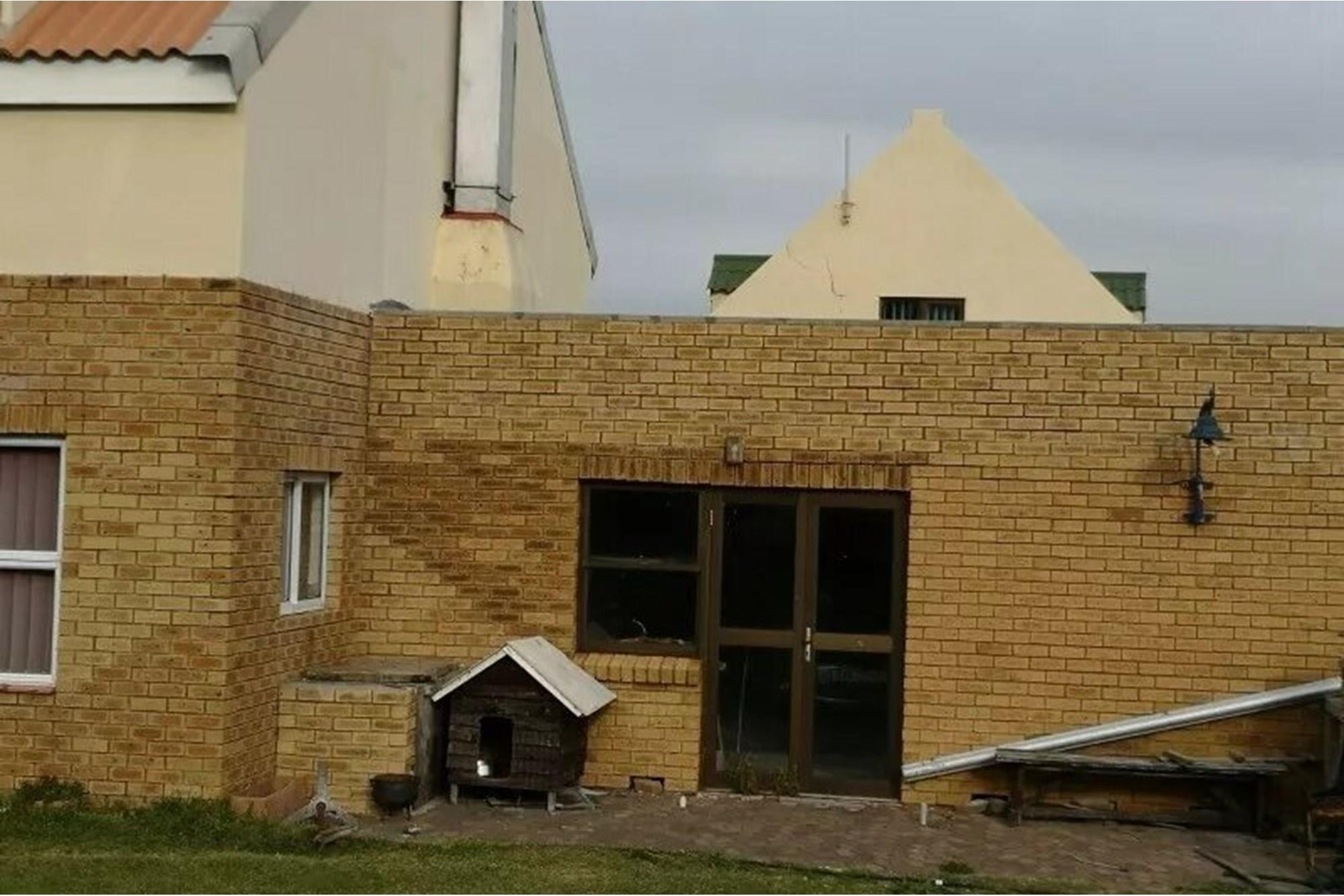 Image 2 of 6