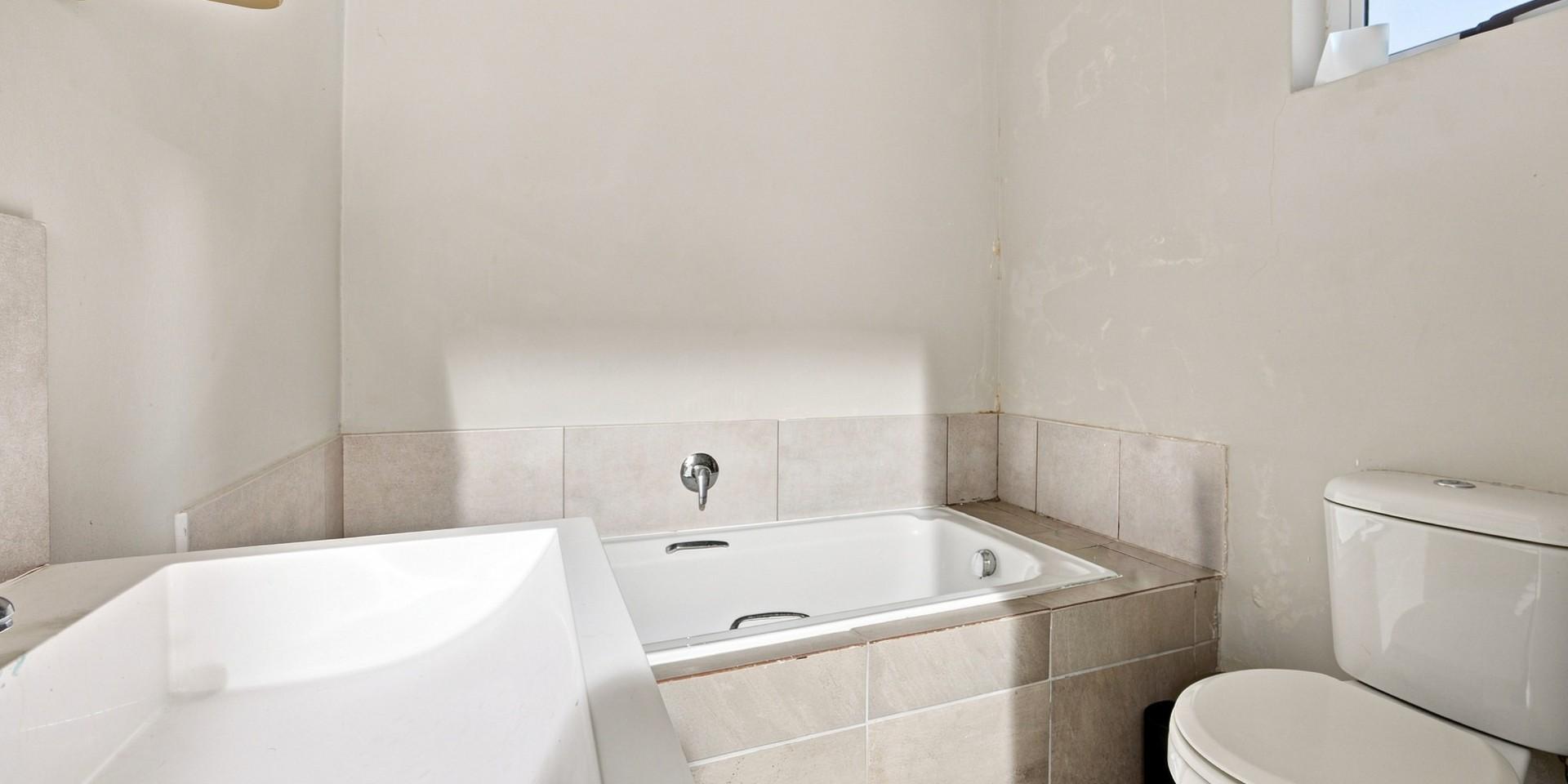 Image 4 of 6