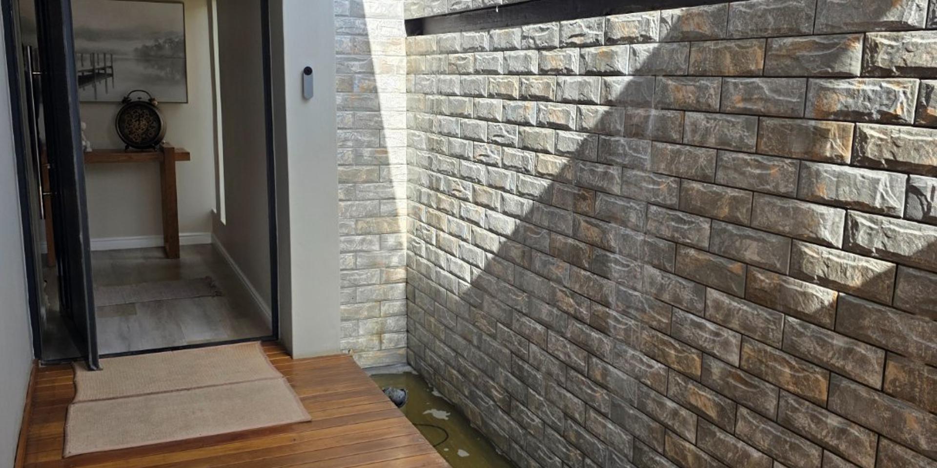 Image 3 of 6