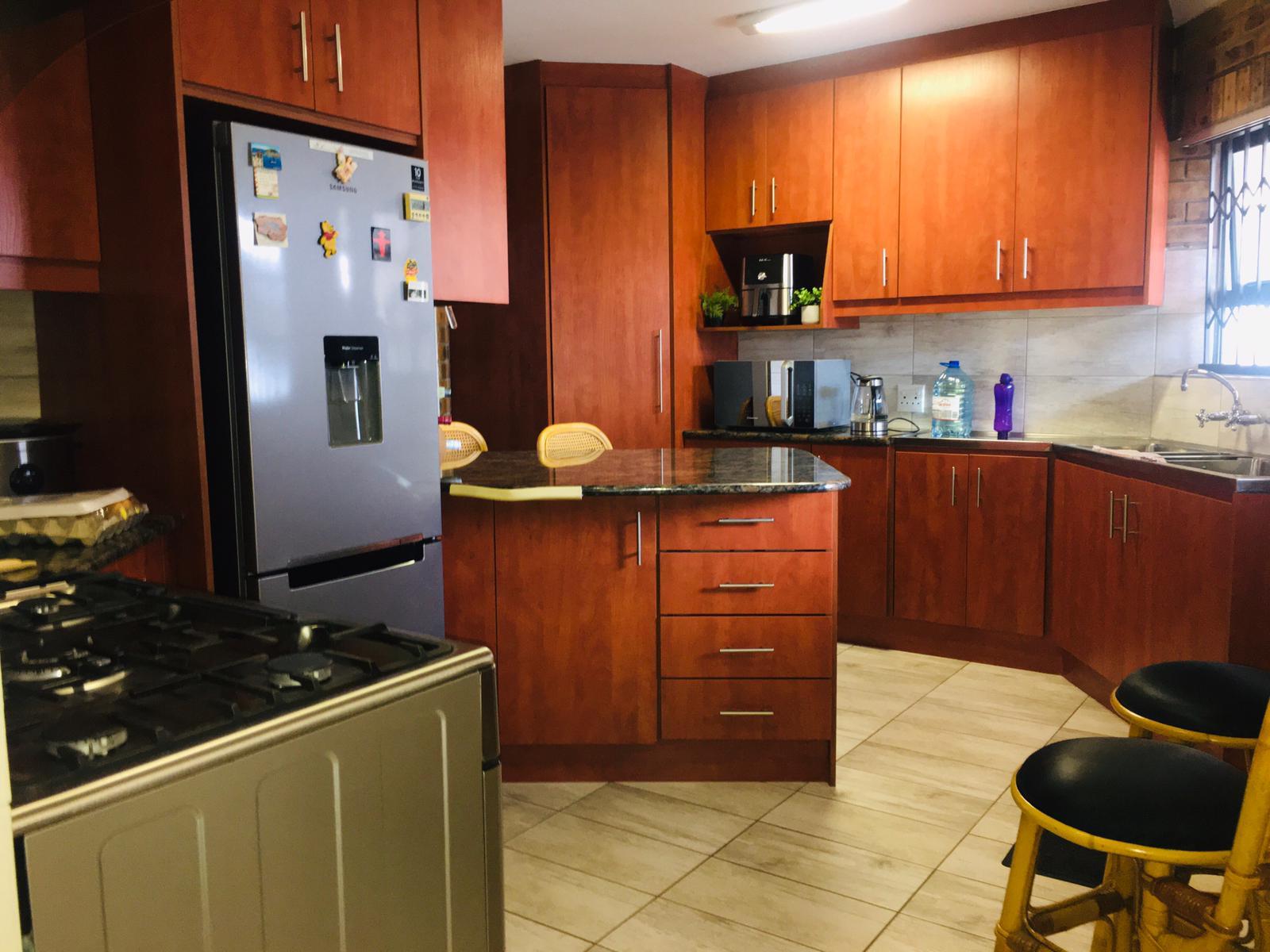 Image 4 of 6