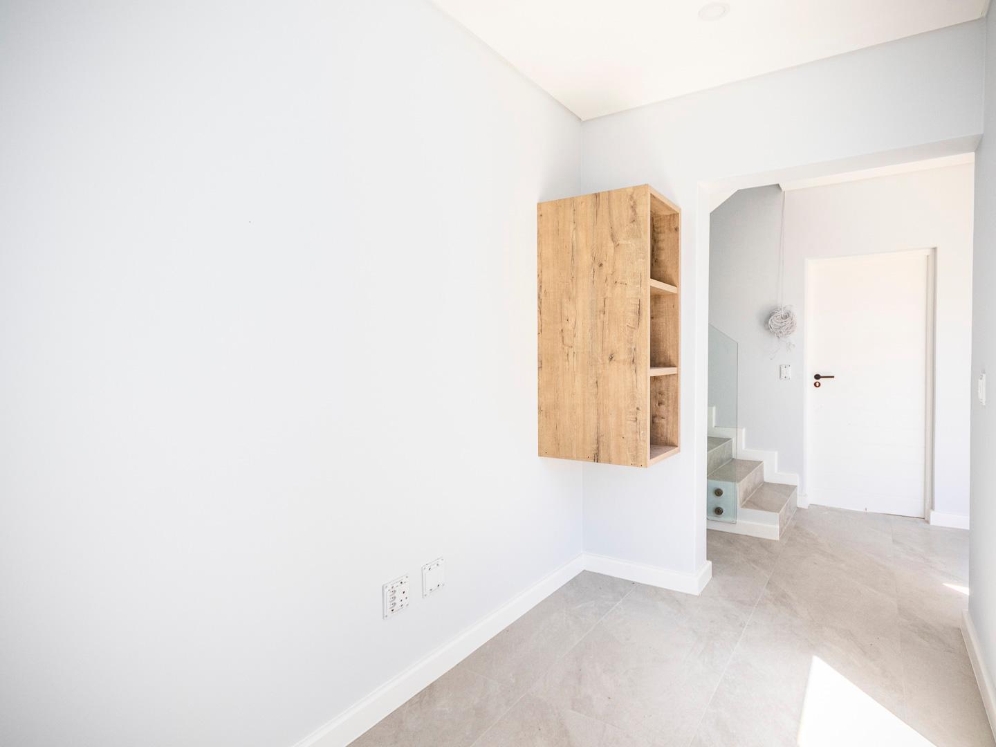 Image 4 of 6
