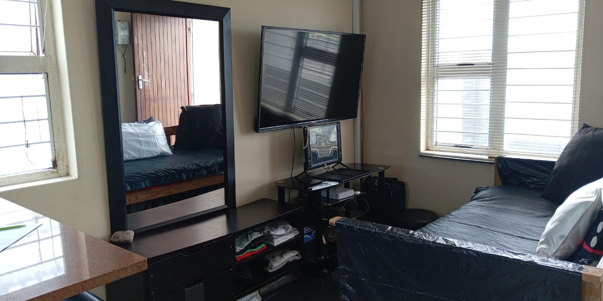 Image 3 of 6