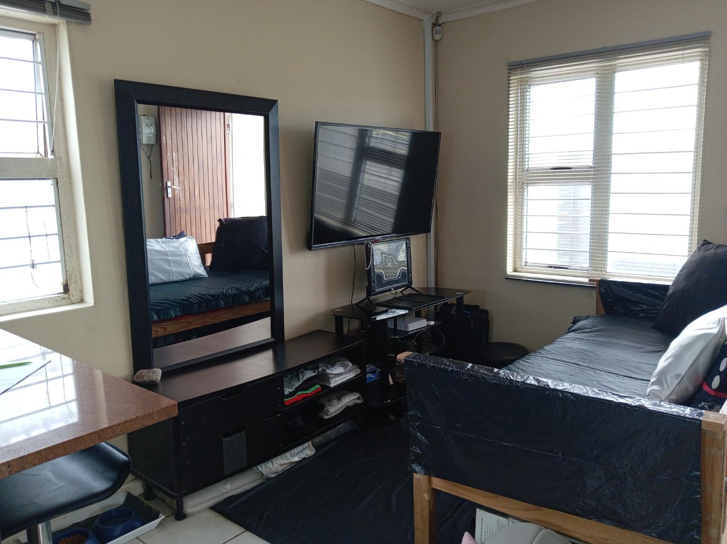 Image 3 of 6