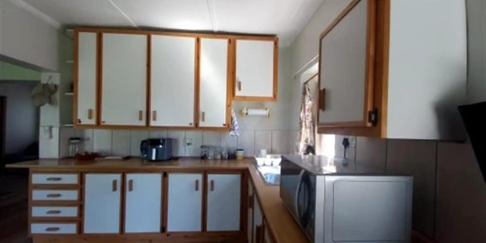 Image 3 of 6