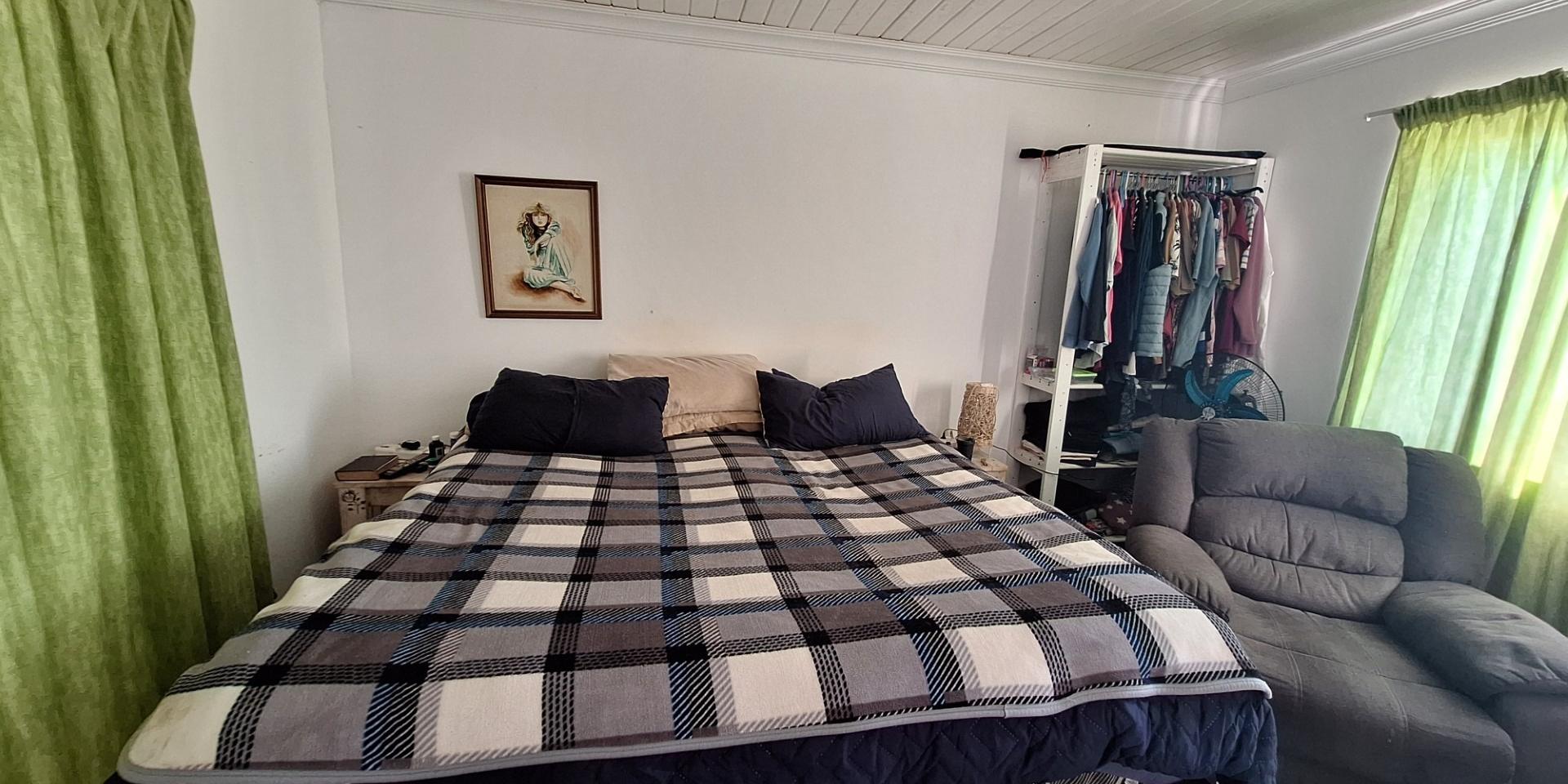 Image 4 of 6