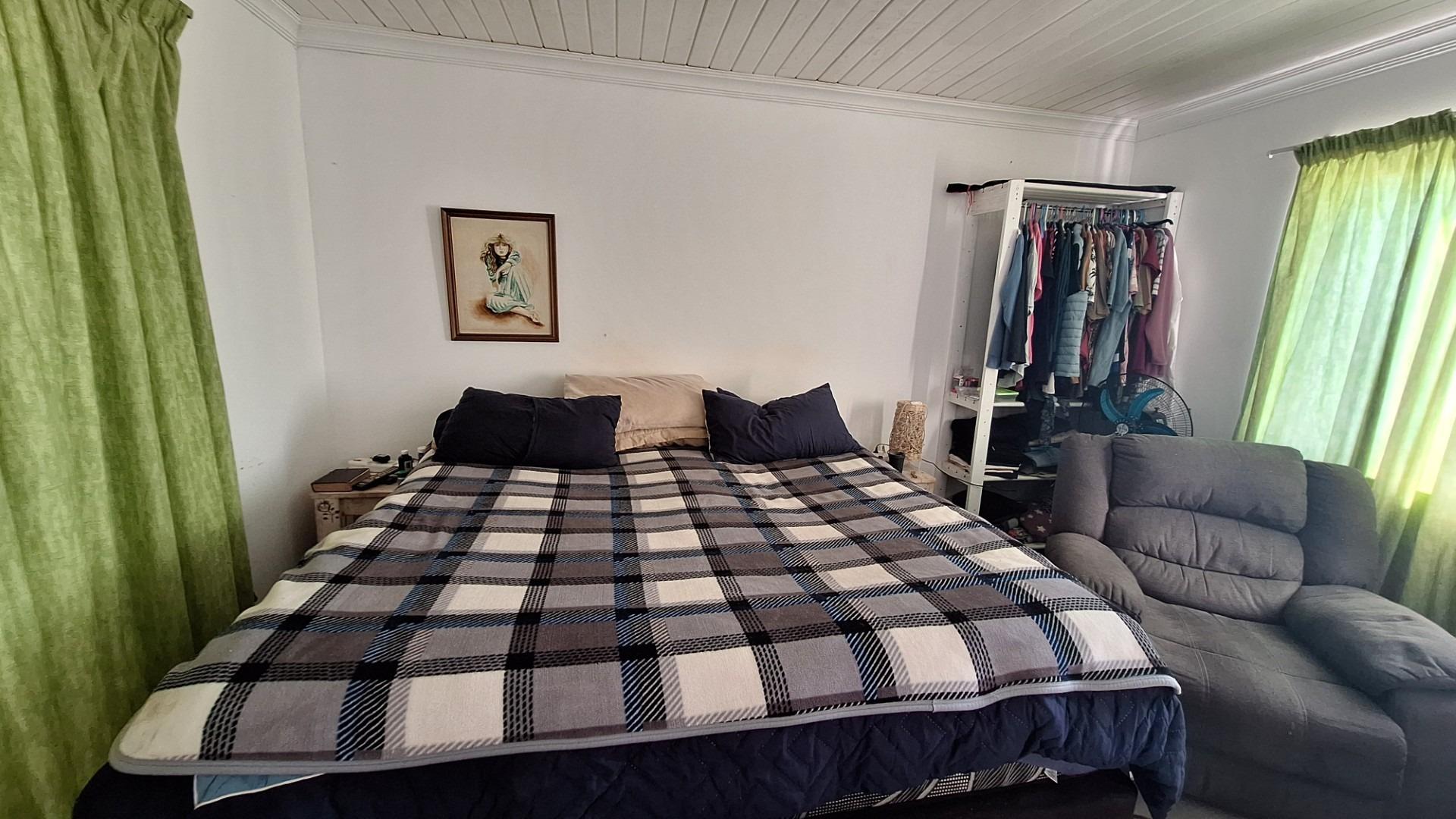 Image 4 of 6
