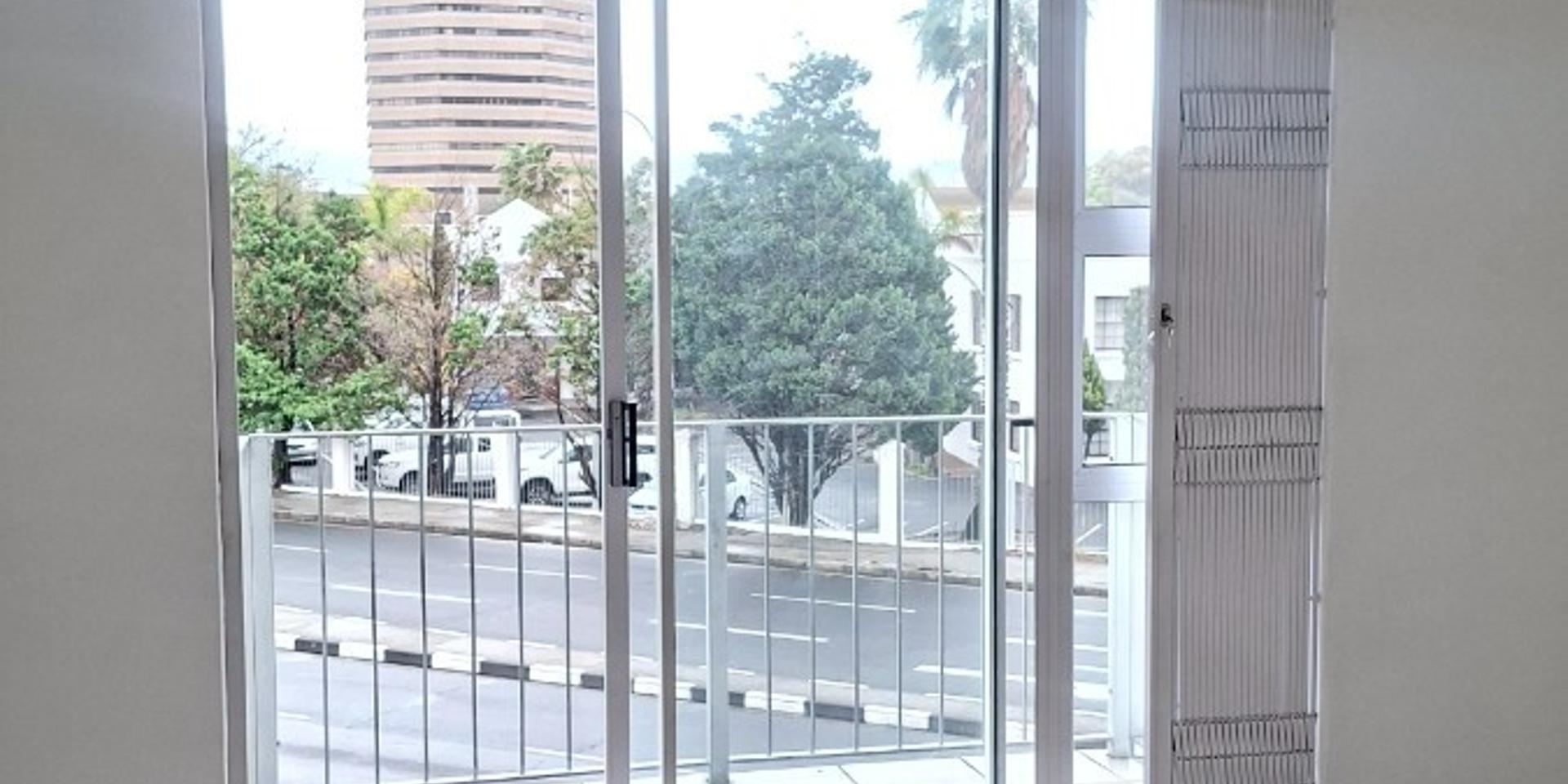 Image 4 of 6