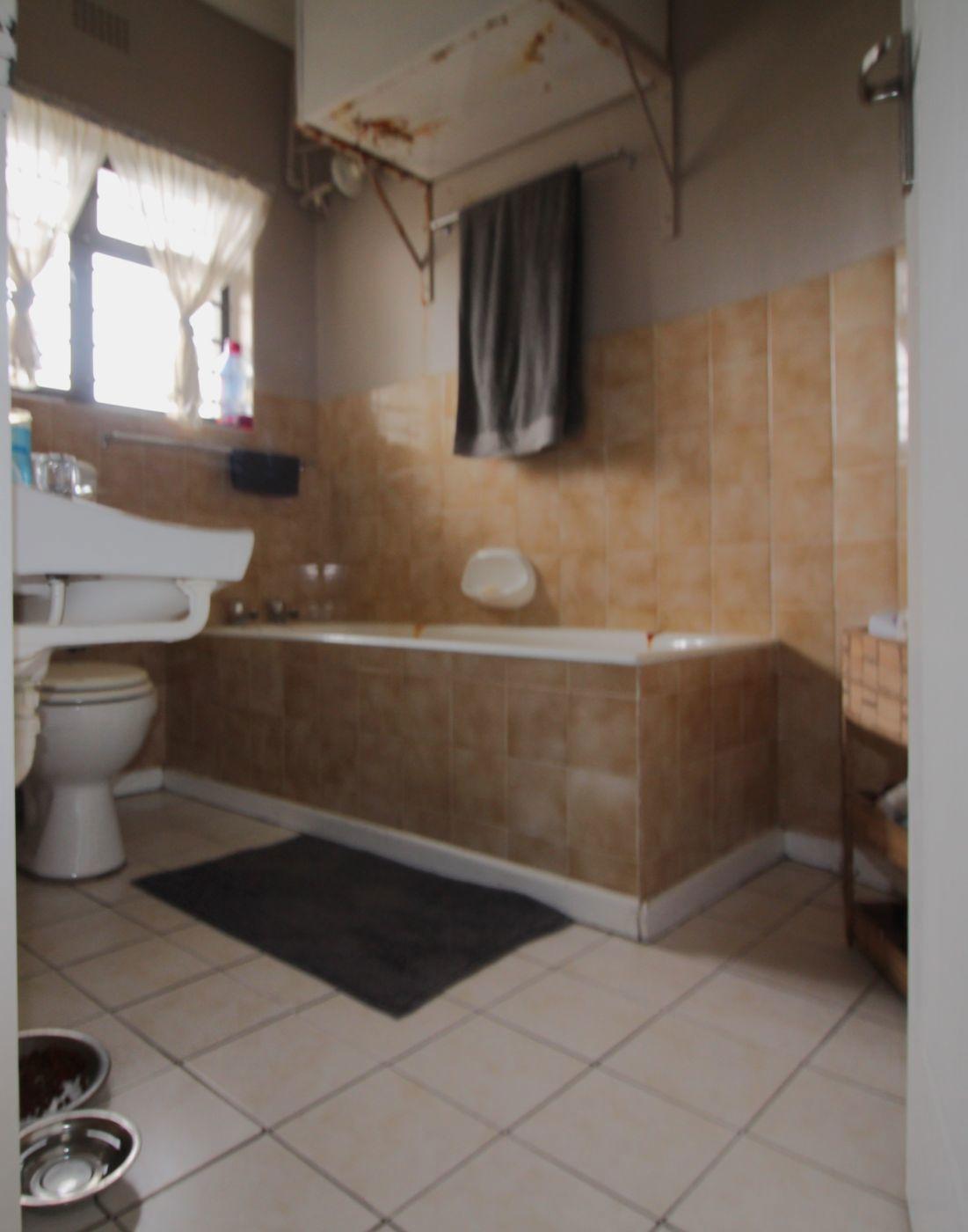 Image 2 of 6